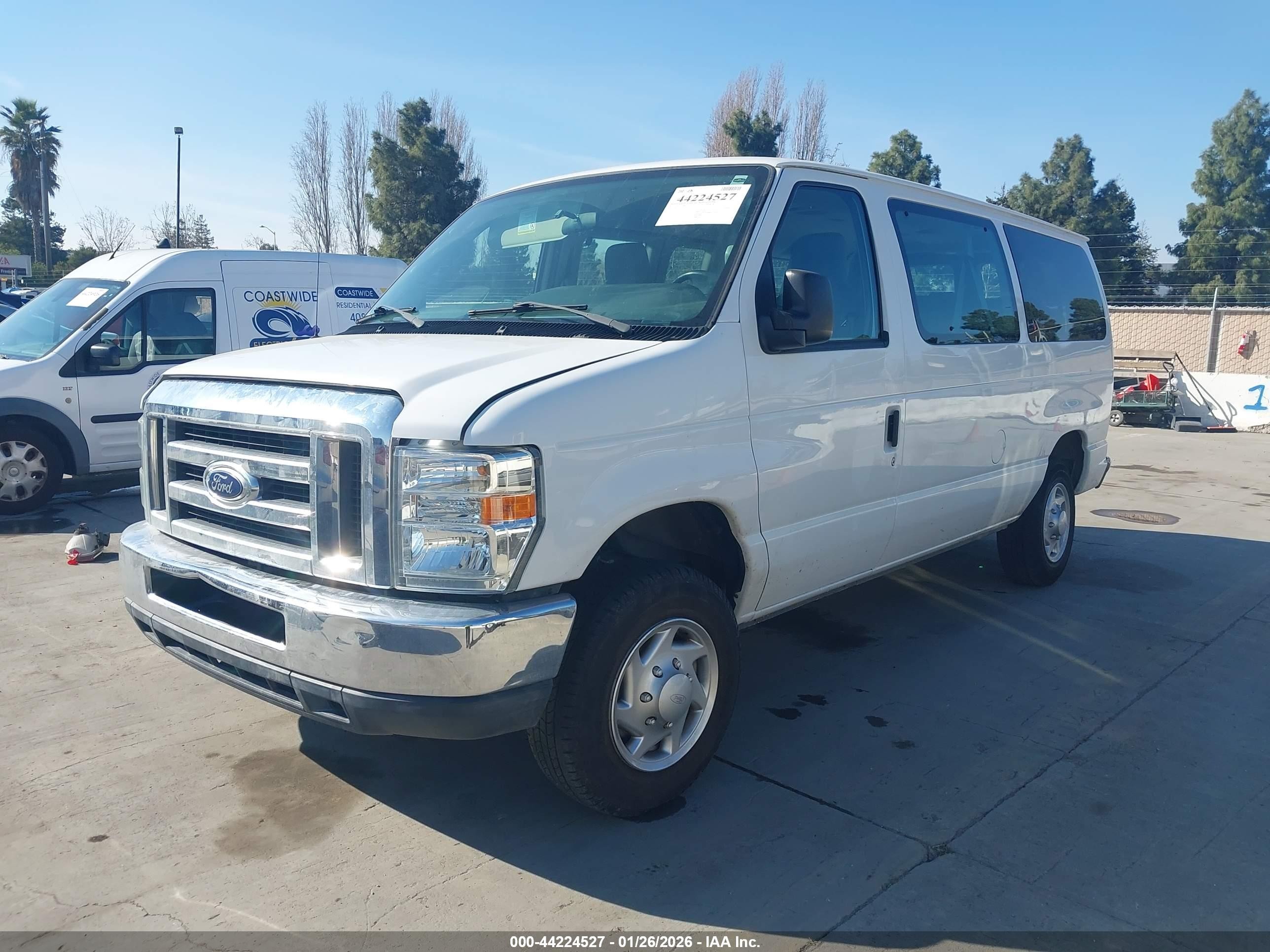 2014 Ford E-350 Super Duty   White vin: 1FBNE3BL0EDA77116