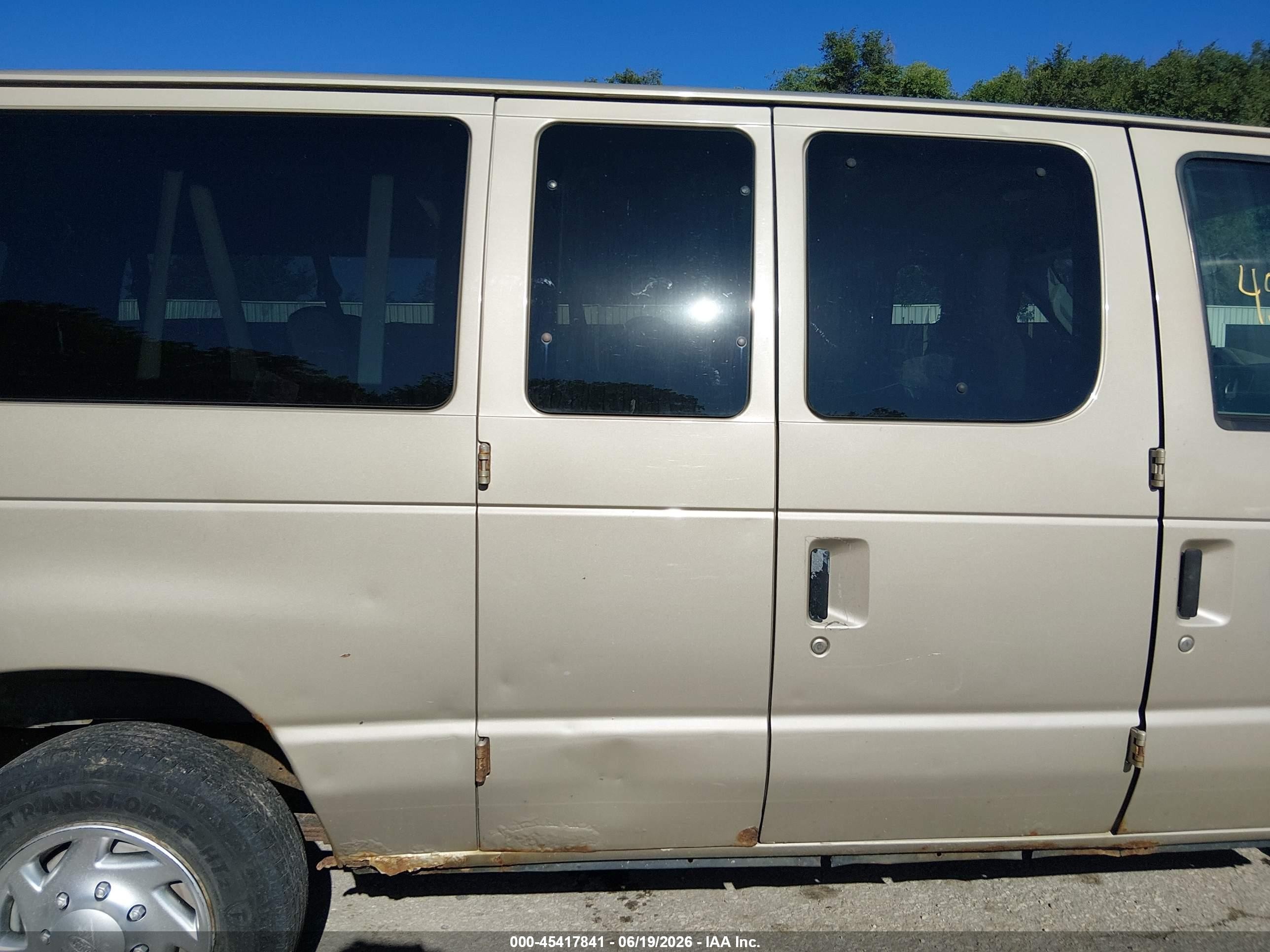 2010 Ford E-350 Super Duty Xl/xlt Beige vin: 1FBNE3BL1ADA07053