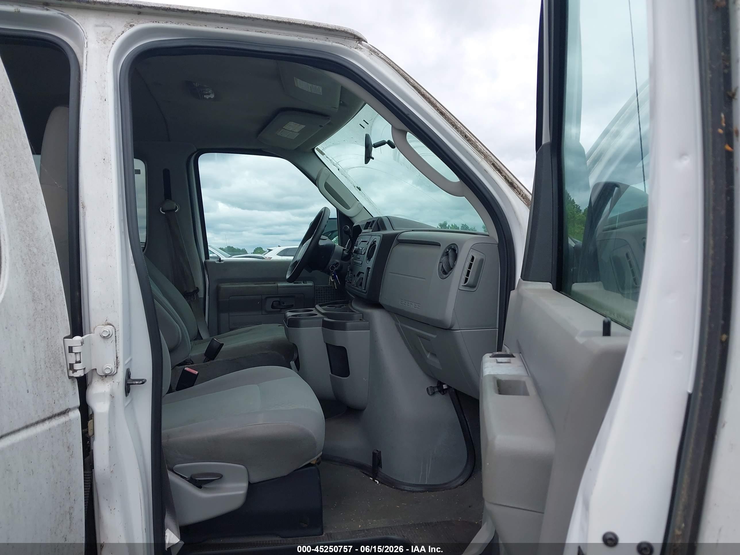 2010 Ford E-350 Super Duty Xl/xlt White vin: 1FBNE3BL1ADA23625