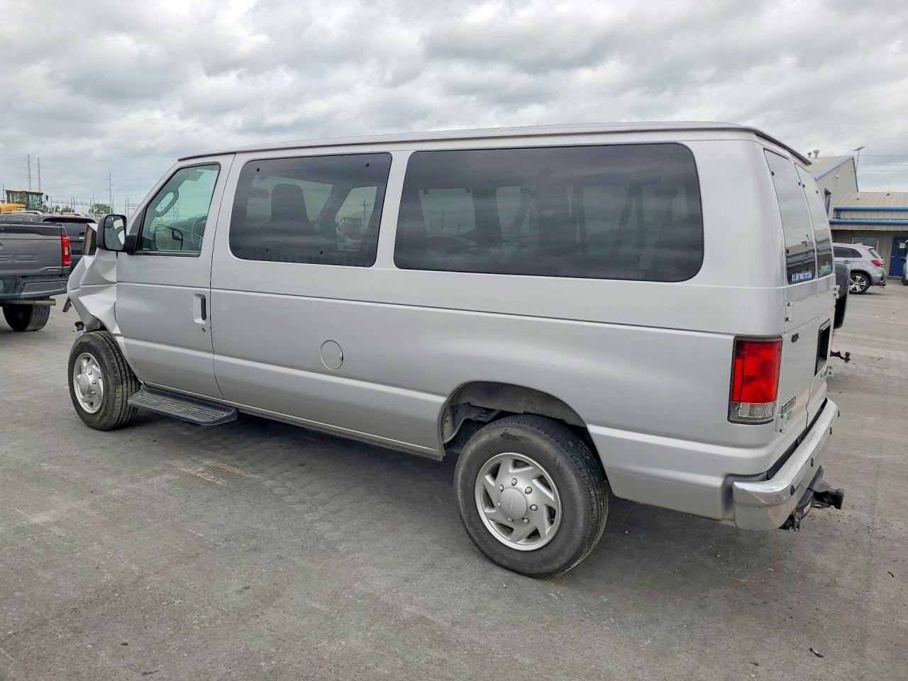 2014 Ford Econoline E350 Super Duty Wagon Серебряный vin: 1FBNE3BL1EDA28569