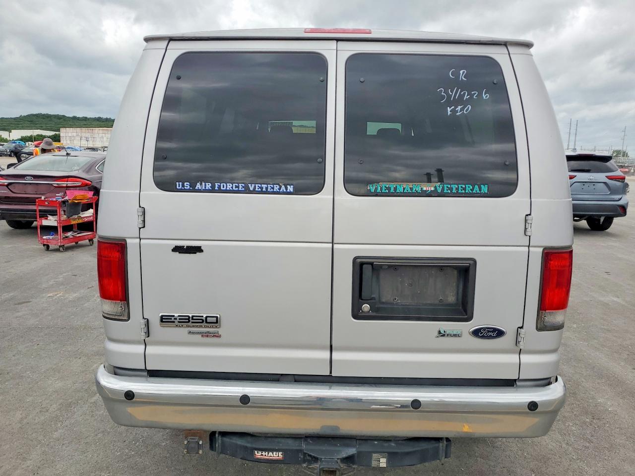 2014 Ford Econoline E350 Super Duty Wagon Серебряный vin: 1FBNE3BL1EDA28569