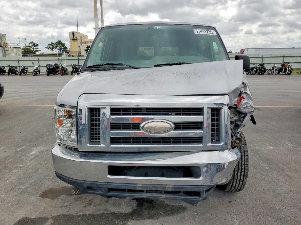 2014 Ford Econoline E350 Super Duty Wagon Серебряный vin: 1FBNE3BL1EDA28569