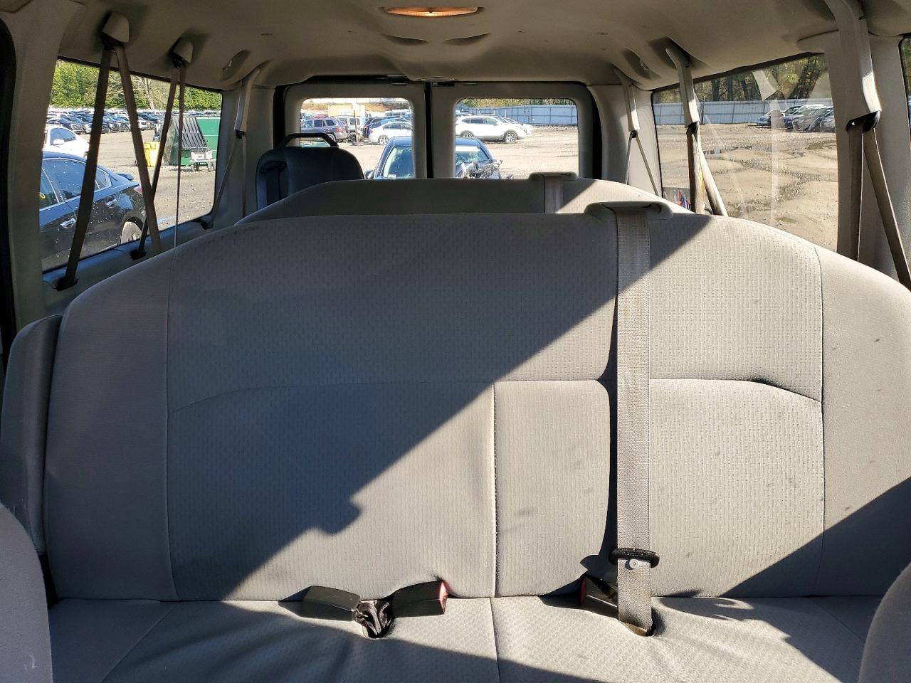 2010 Ford Econoline E350 Super Duty Wagon Серый vin: 1FBNE3BL2ADA77810
