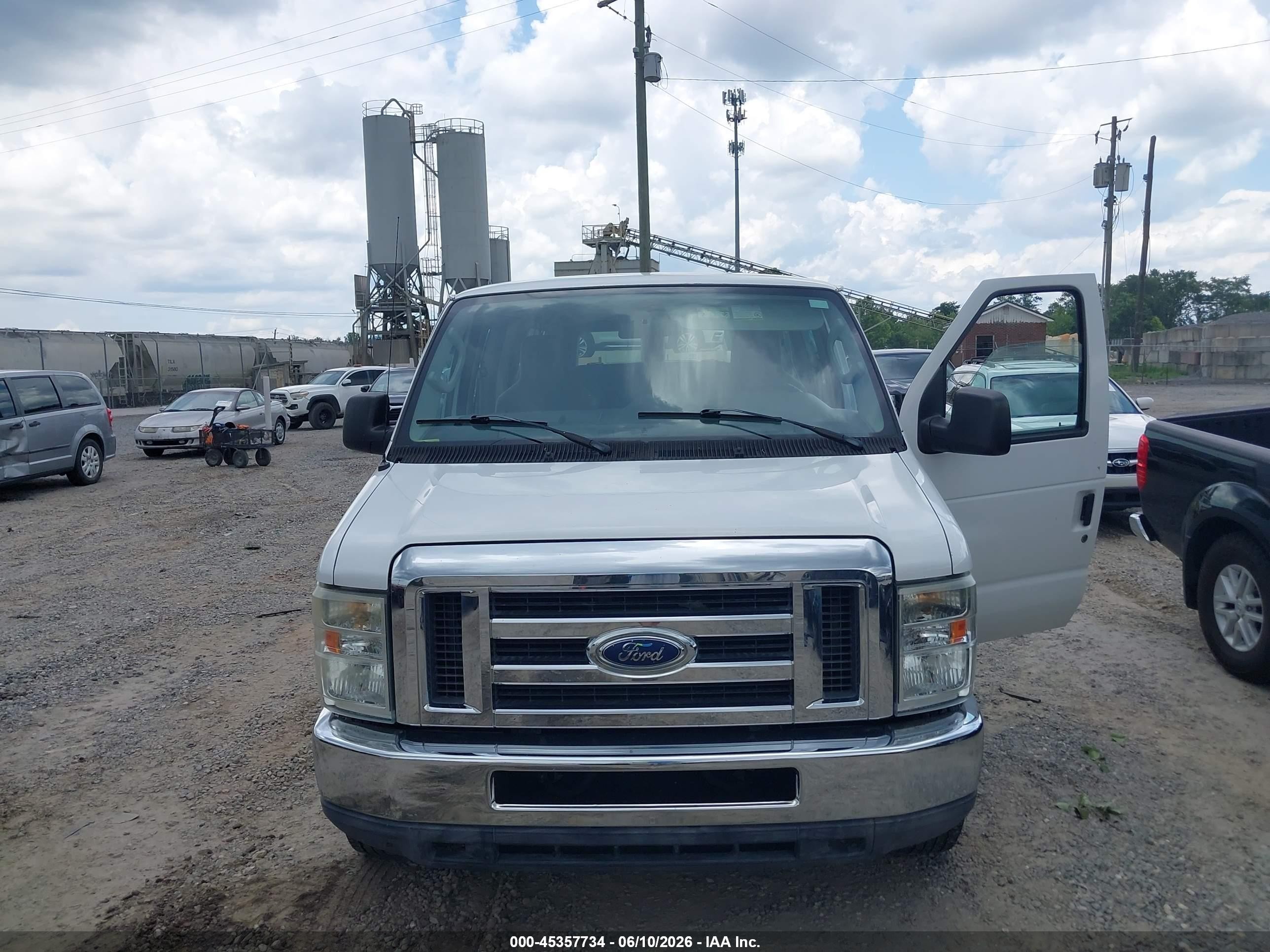 2011 Ford E-350 Super Duty Xlt White vin: 1FBNE3BL2BDA59759
