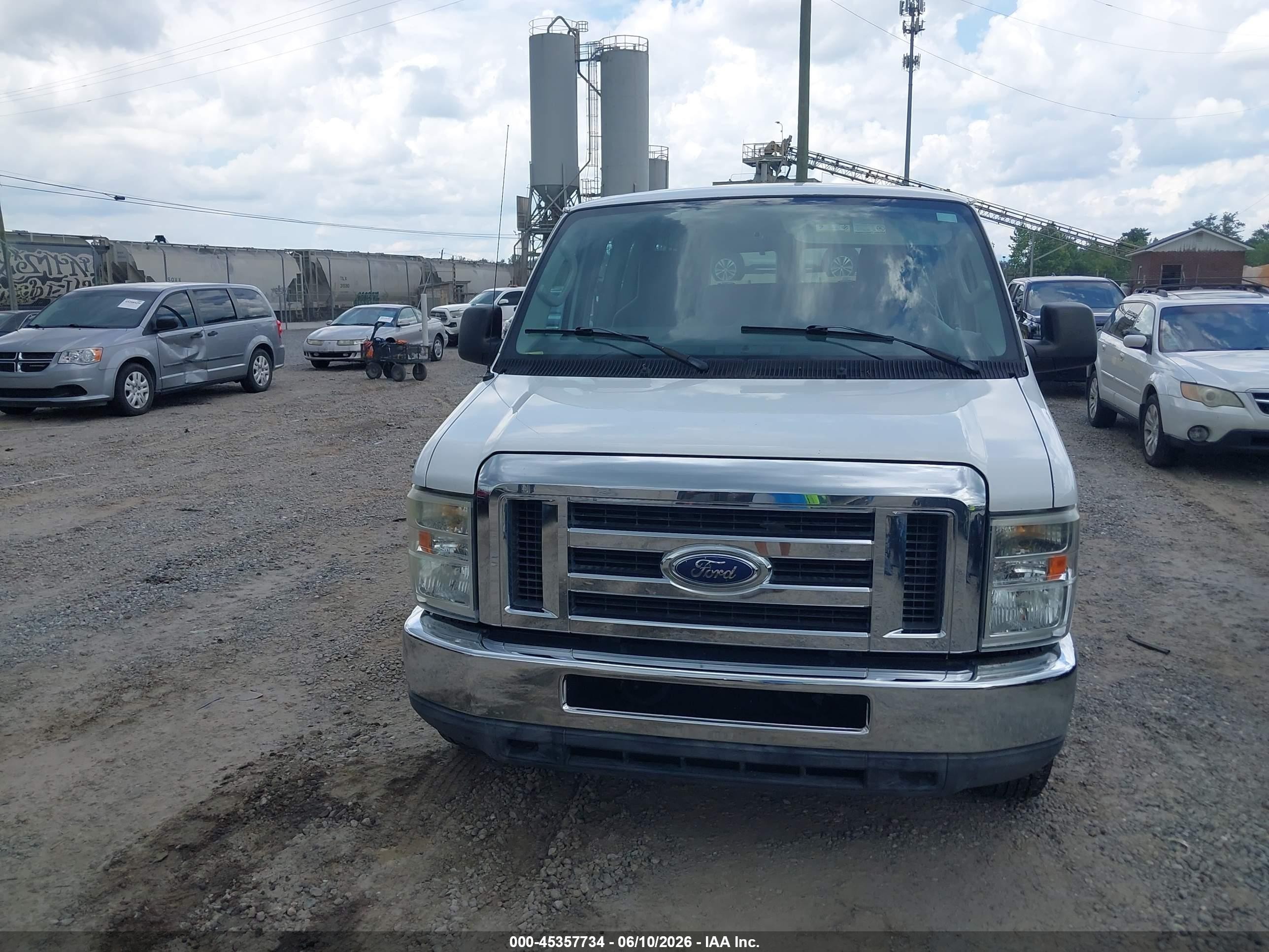 2011 Ford E-350 Super Duty Xlt White vin: 1FBNE3BL2BDA59759