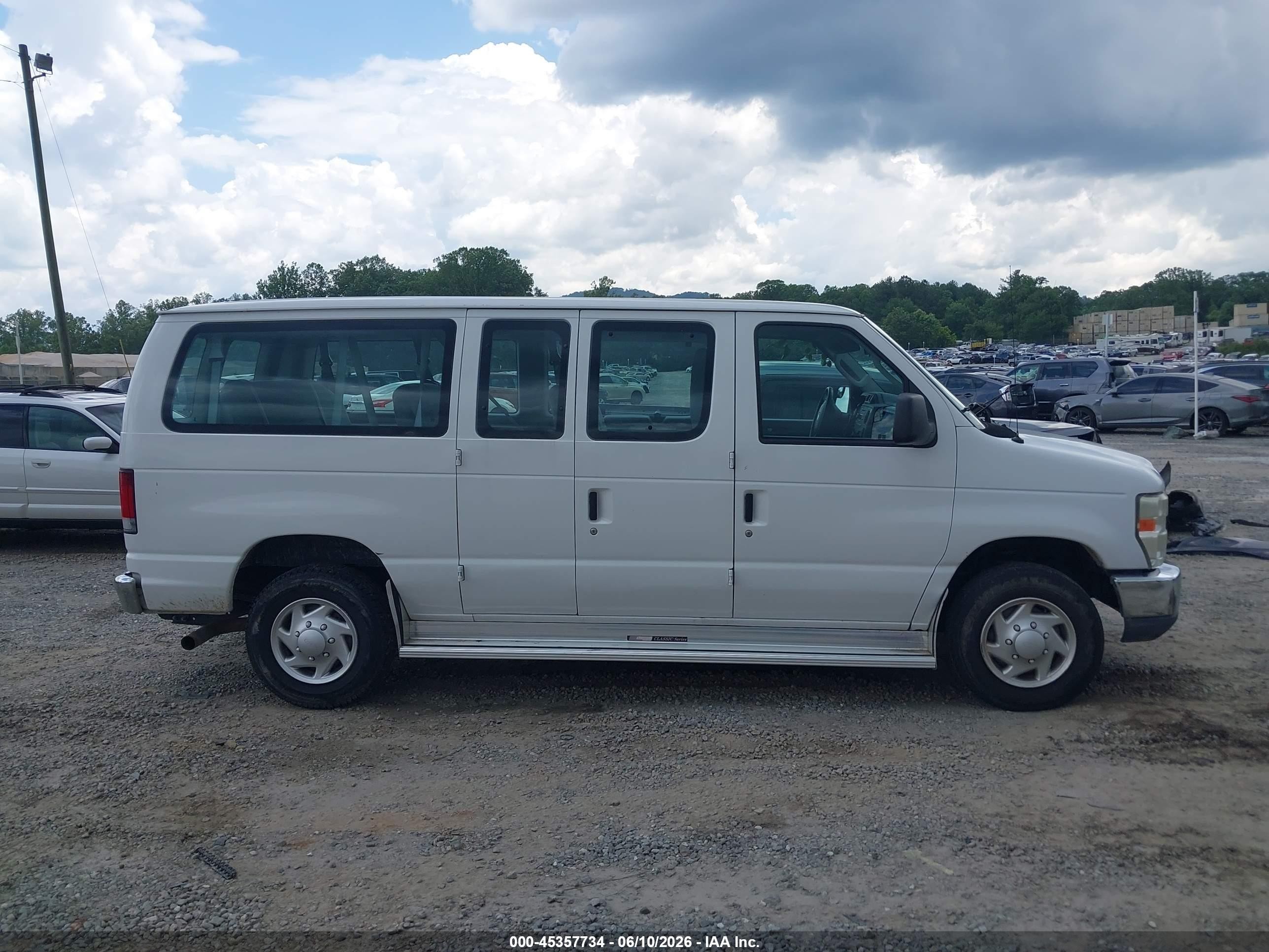 2011 Ford E-350 Super Duty Xlt White vin: 1FBNE3BL2BDA59759