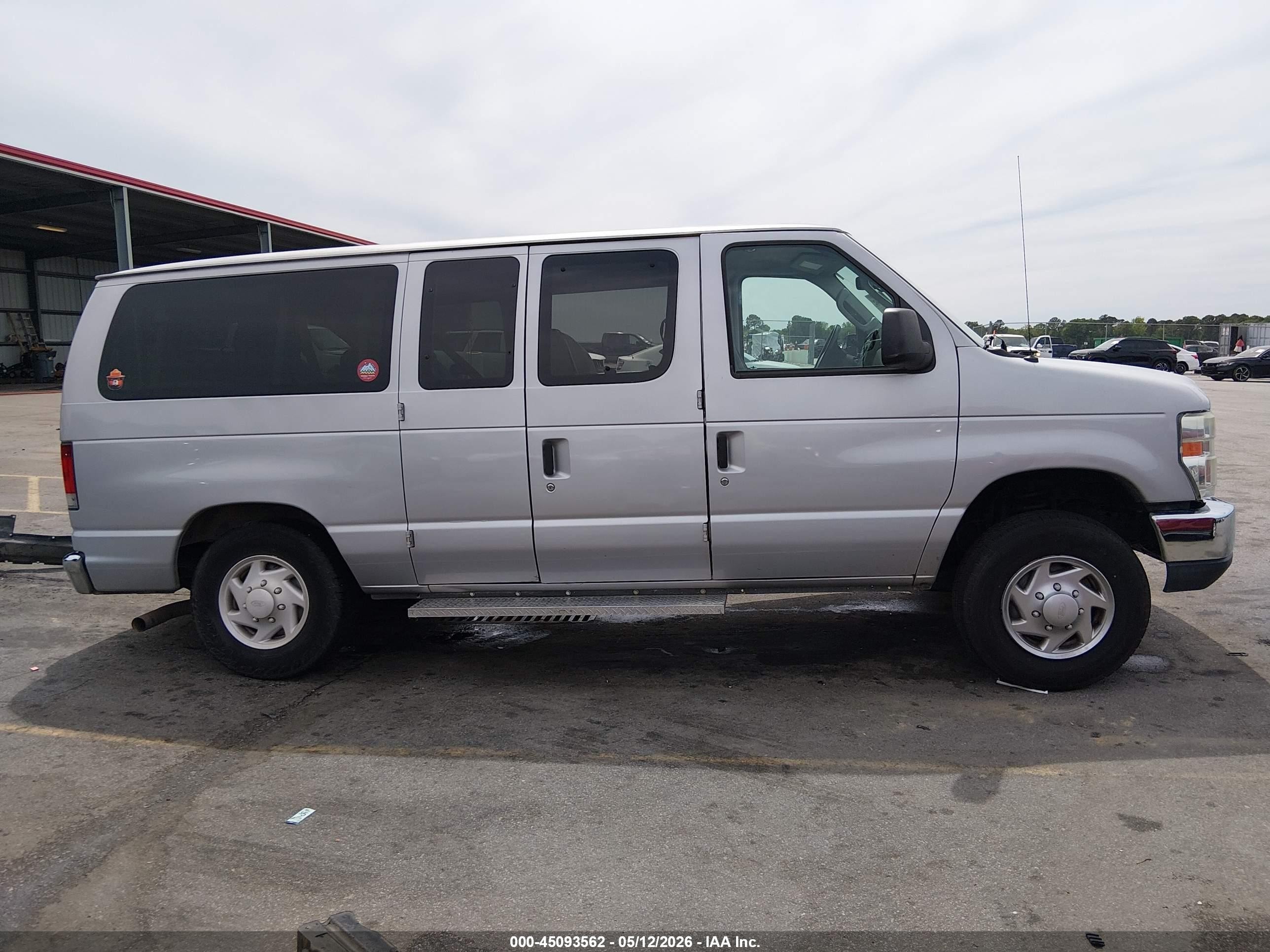 2013 Ford E-350 Super Duty Xlt Gray vin: 1FBNE3BL2DDA19734