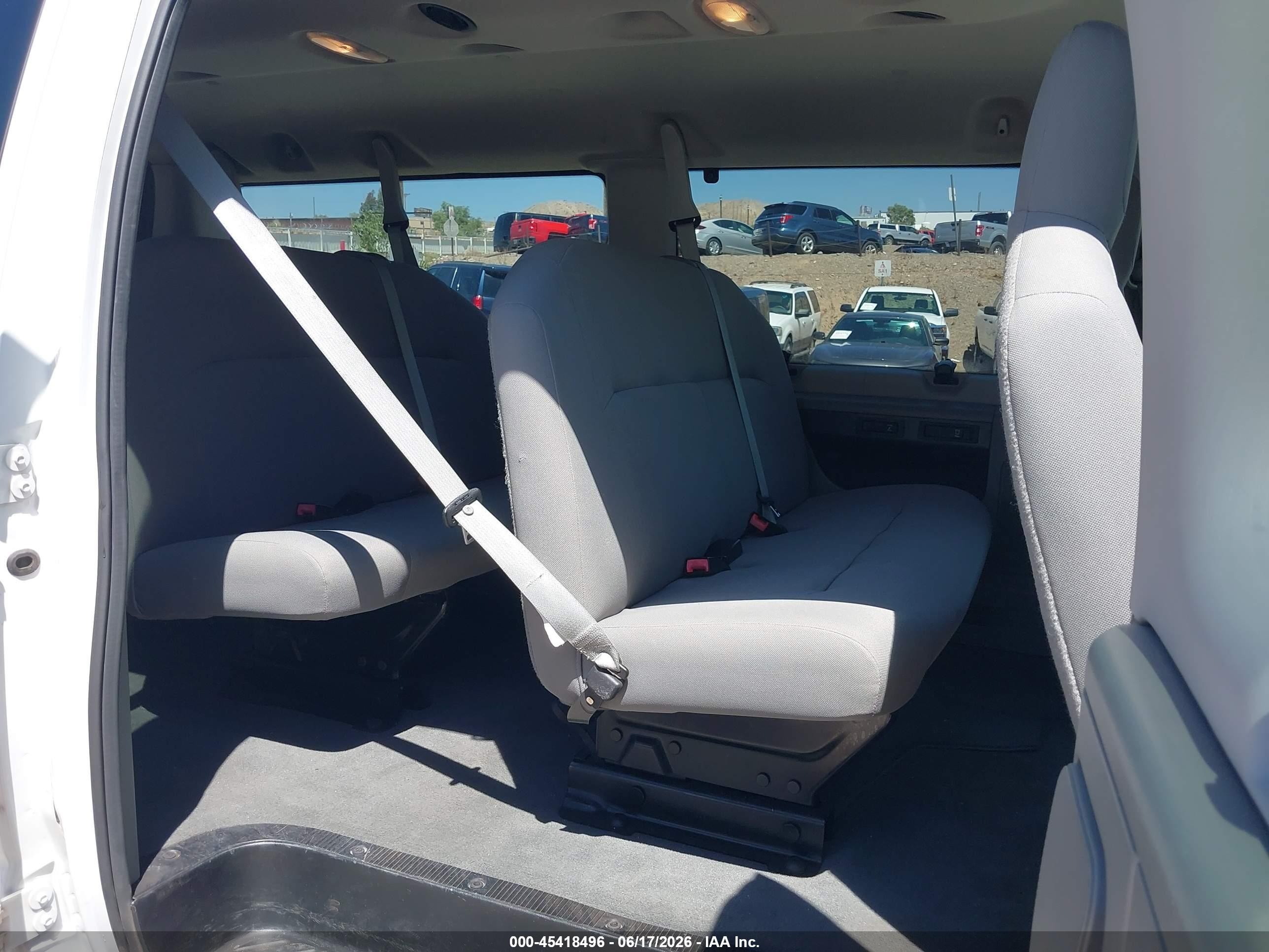 2011 Ford E-350 Super Duty Xl/xlt White vin: 1FBNE3BL3BDA36796