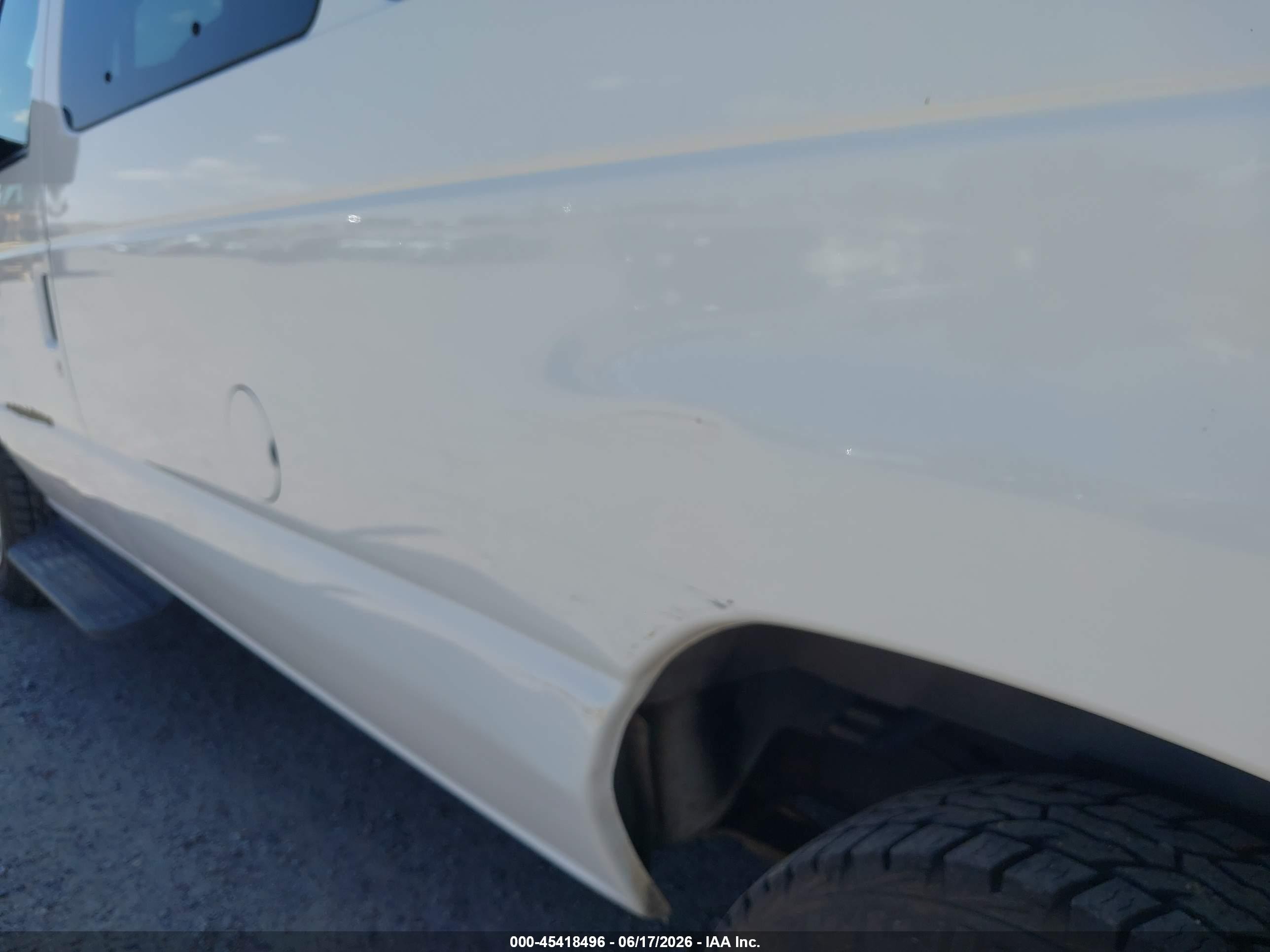 2011 Ford E-350 Super Duty Xl/xlt White vin: 1FBNE3BL3BDA36796