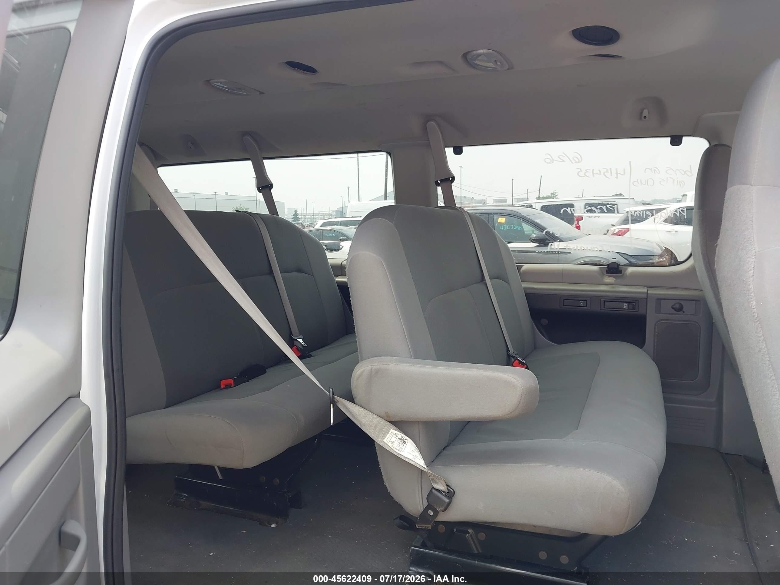 2011 Ford E-350 Super Duty Xlt White vin: 1FBNE3BL3BDA42744