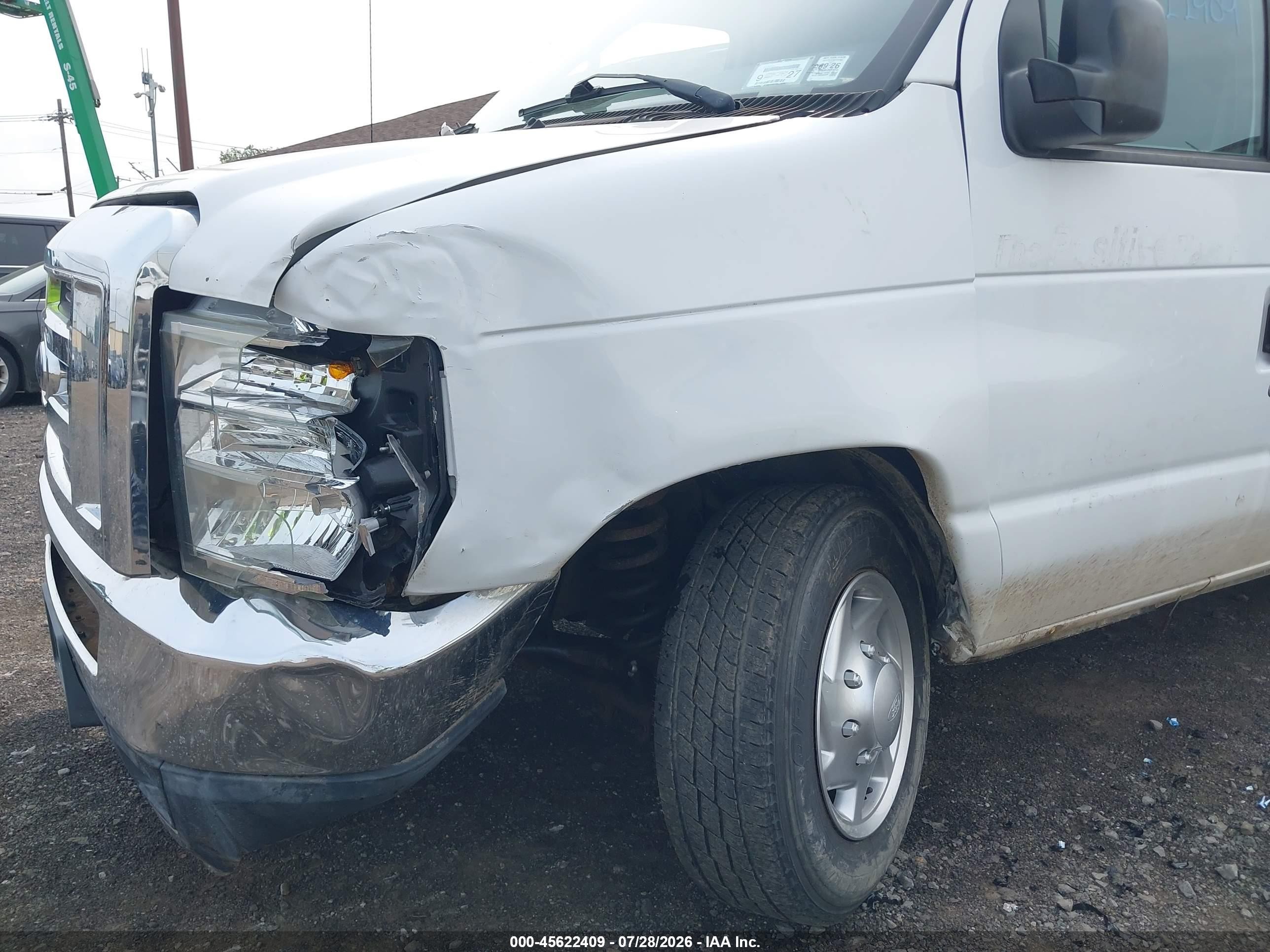 2011 Ford E-350 Super Duty Xlt White vin: 1FBNE3BL3BDA42744