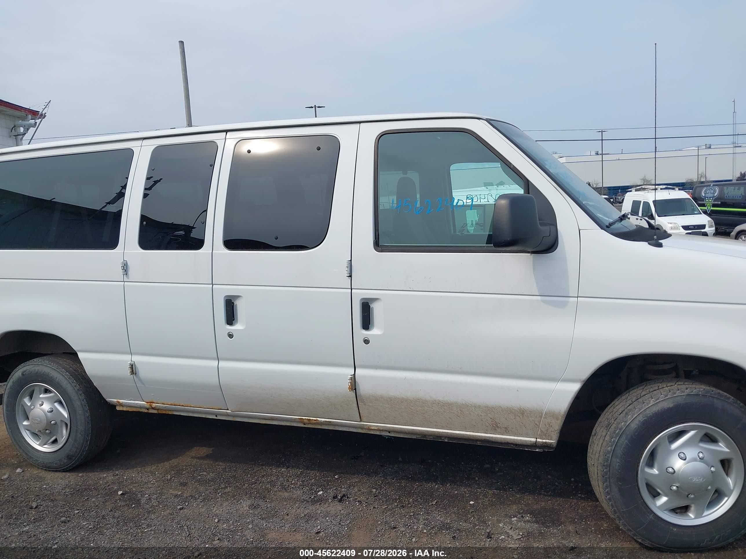 2011 Ford E-350 Super Duty Xlt White vin: 1FBNE3BL3BDA42744