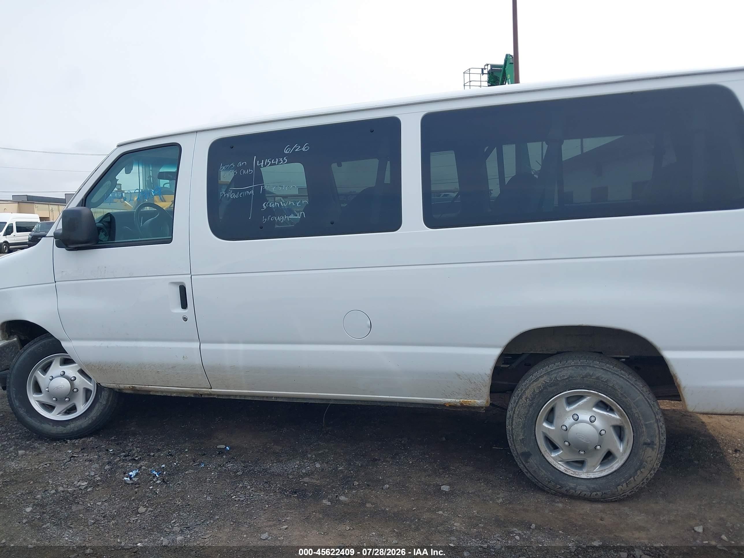 2011 Ford E-350 Super Duty Xlt White vin: 1FBNE3BL3BDA42744