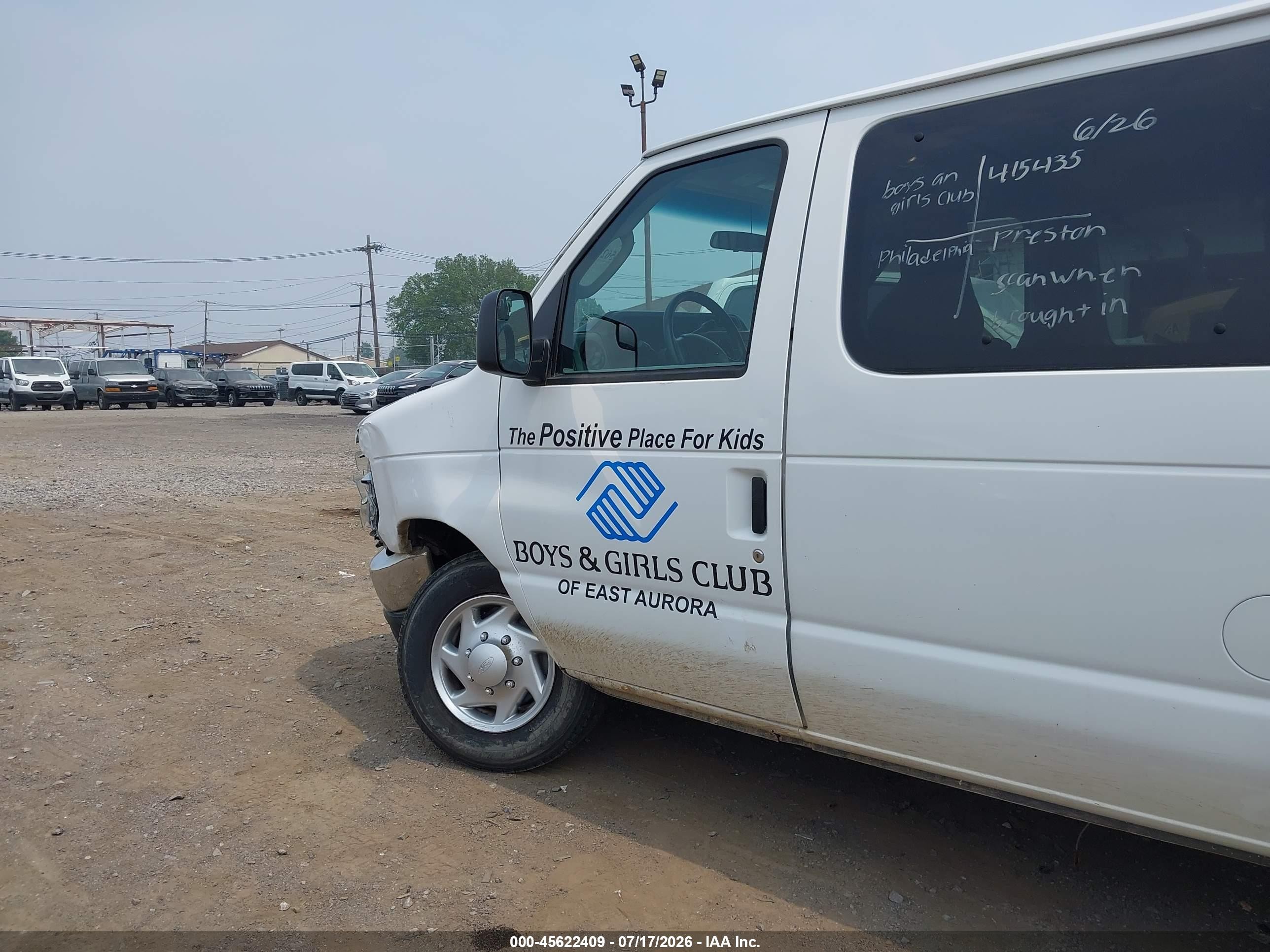 2011 Ford E-350 Super Duty Xlt White vin: 1FBNE3BL3BDA42744