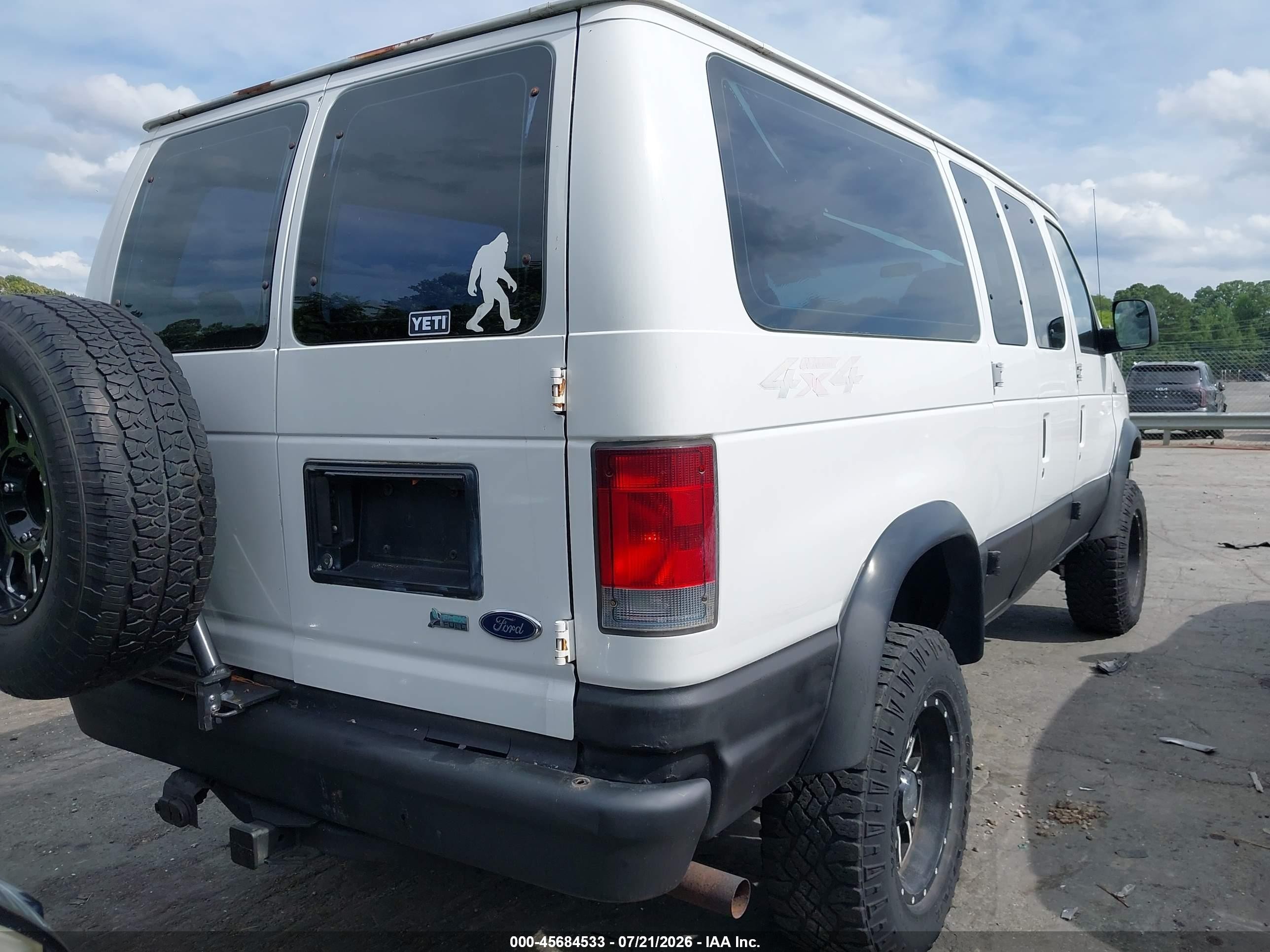 2011 Ford E-350 Super Duty Xl White vin: 1FBNE3BL3BDB07494