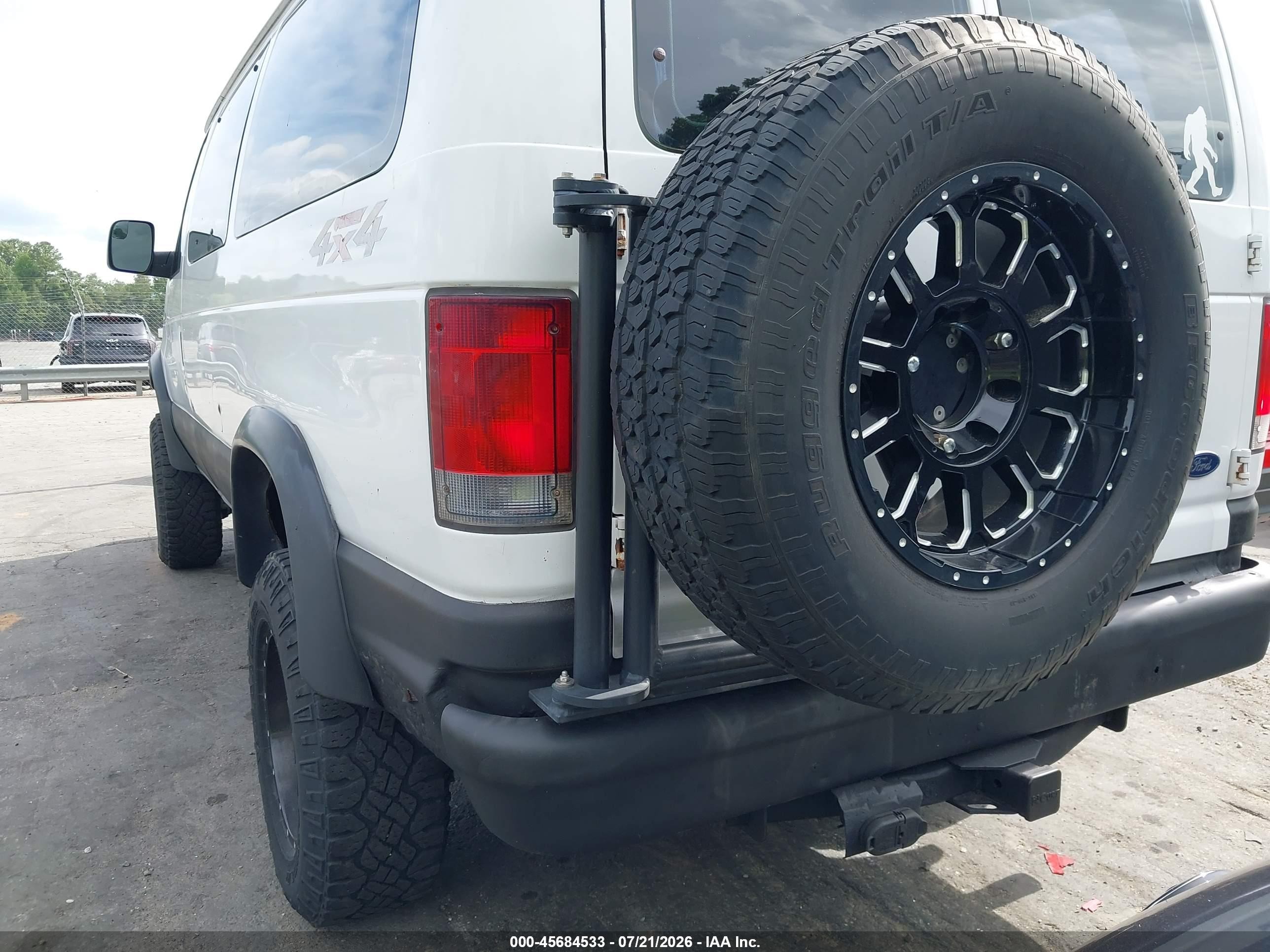 2011 Ford E-350 Super Duty Xl White vin: 1FBNE3BL3BDB07494