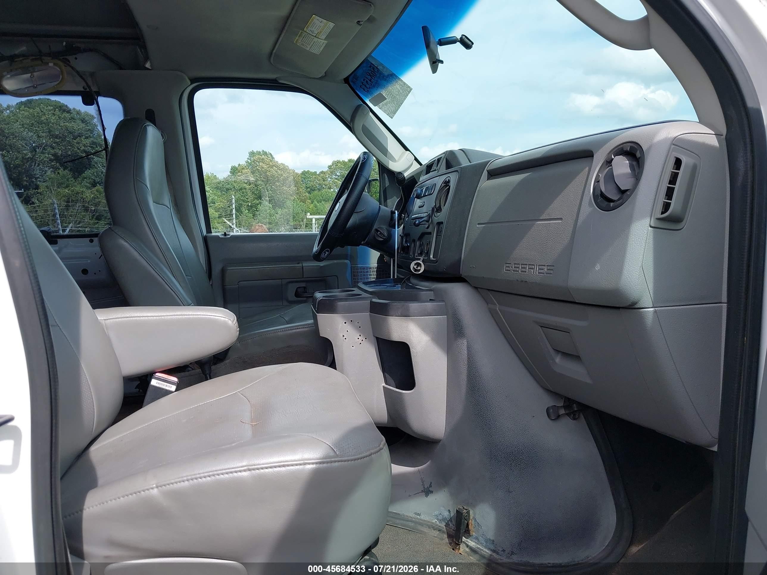 2011 Ford E-350 Super Duty Xl White vin: 1FBNE3BL3BDB07494