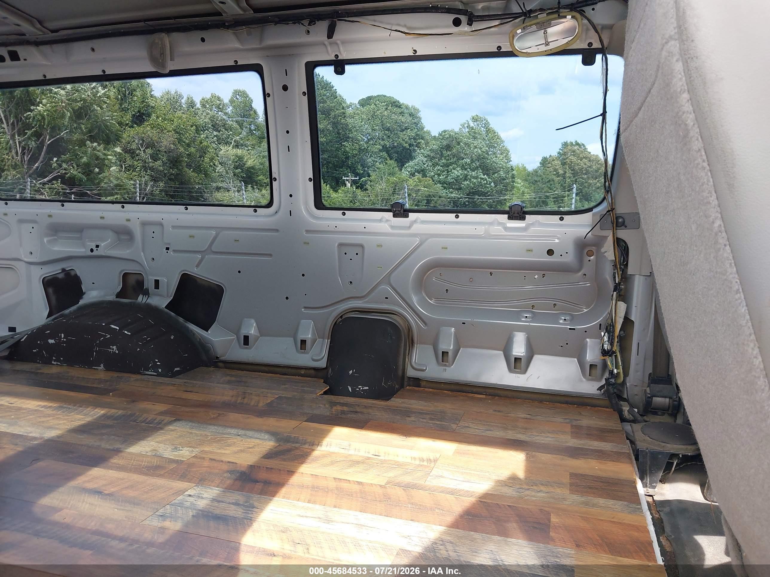 2011 Ford E-350 Super Duty Xl White vin: 1FBNE3BL3BDB07494
