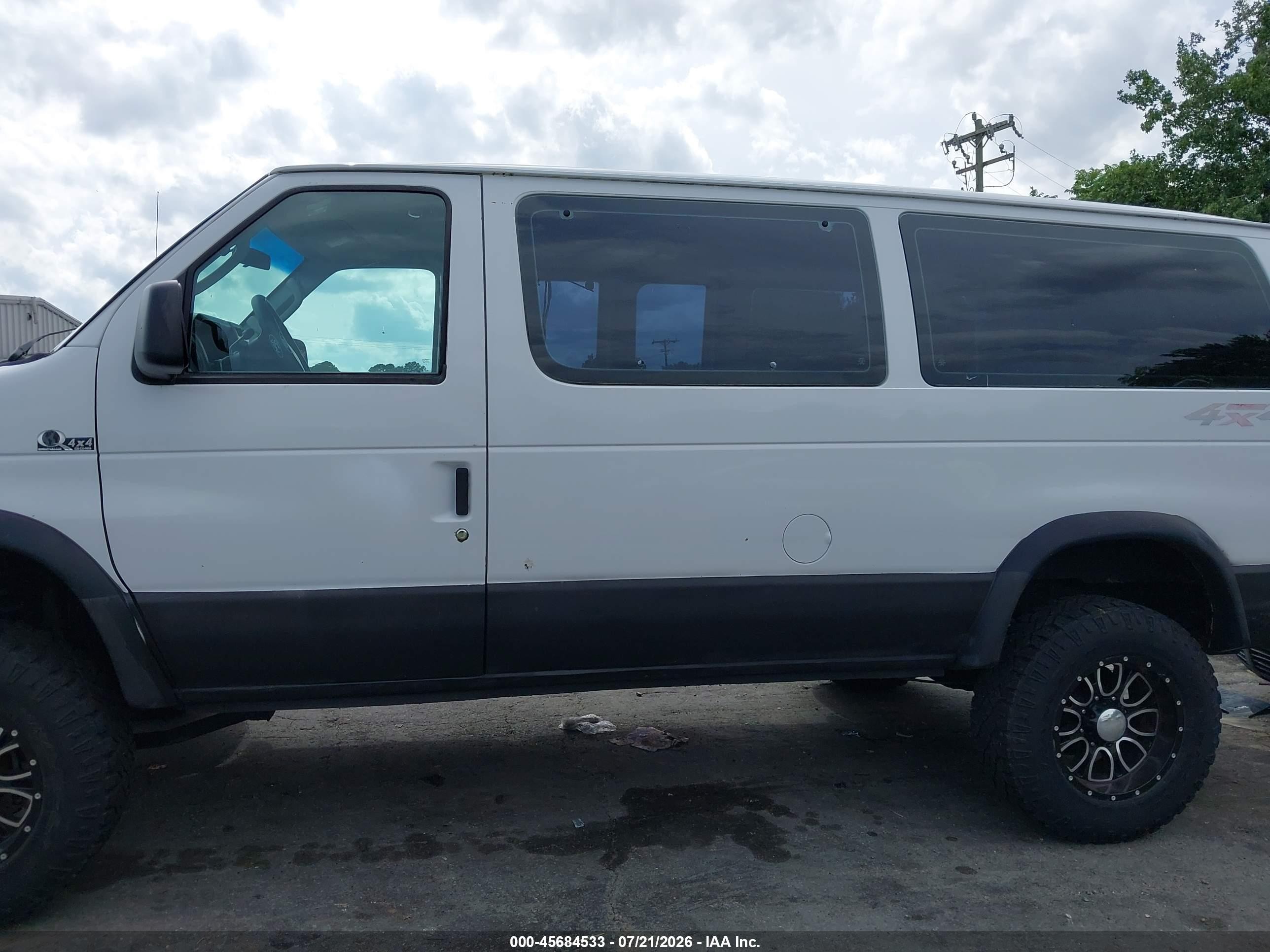 2011 Ford E-350 Super Duty Xl White vin: 1FBNE3BL3BDB07494