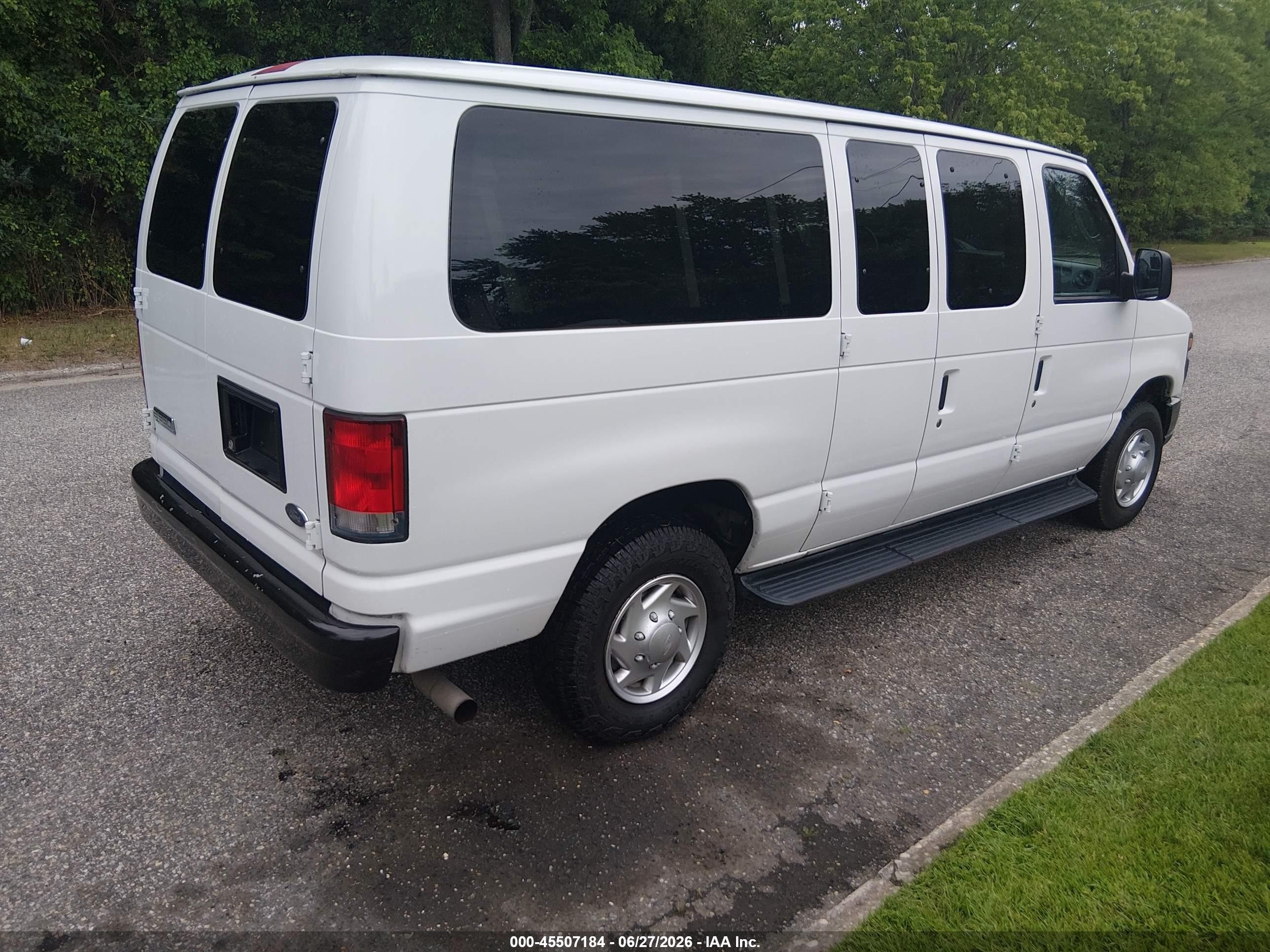 2013 Ford E-350 Super Duty Xl White vin: 1FBNE3BL3DDB08664