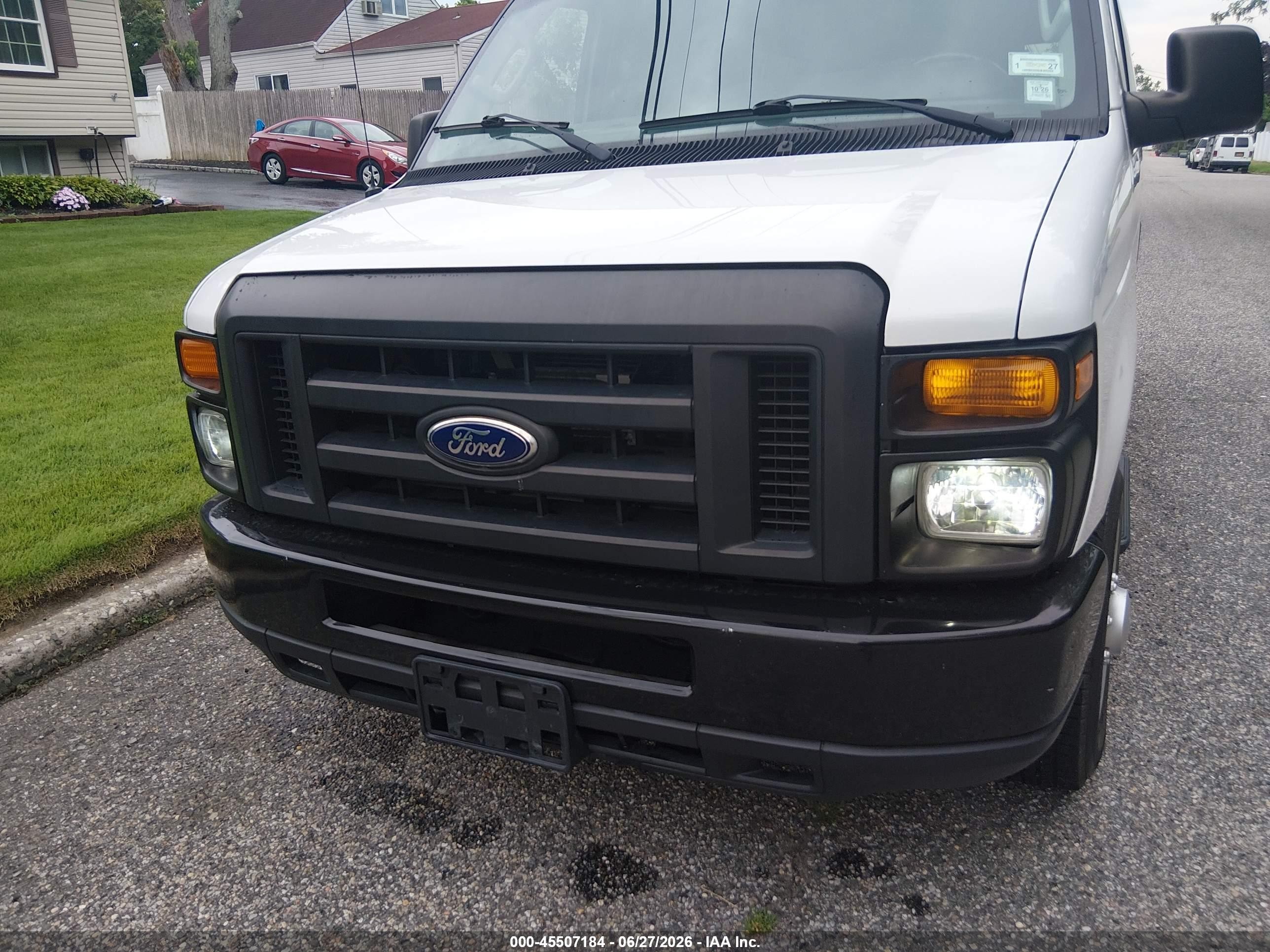 2013 Ford E-350 Super Duty Xl White vin: 1FBNE3BL3DDB08664