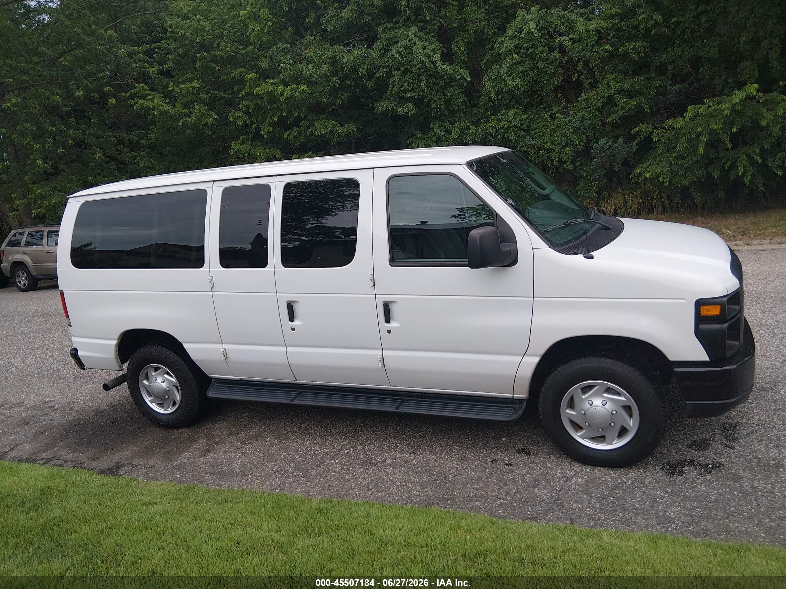 2013 Ford E-350 Super Duty Xl White vin: 1FBNE3BL3DDB08664