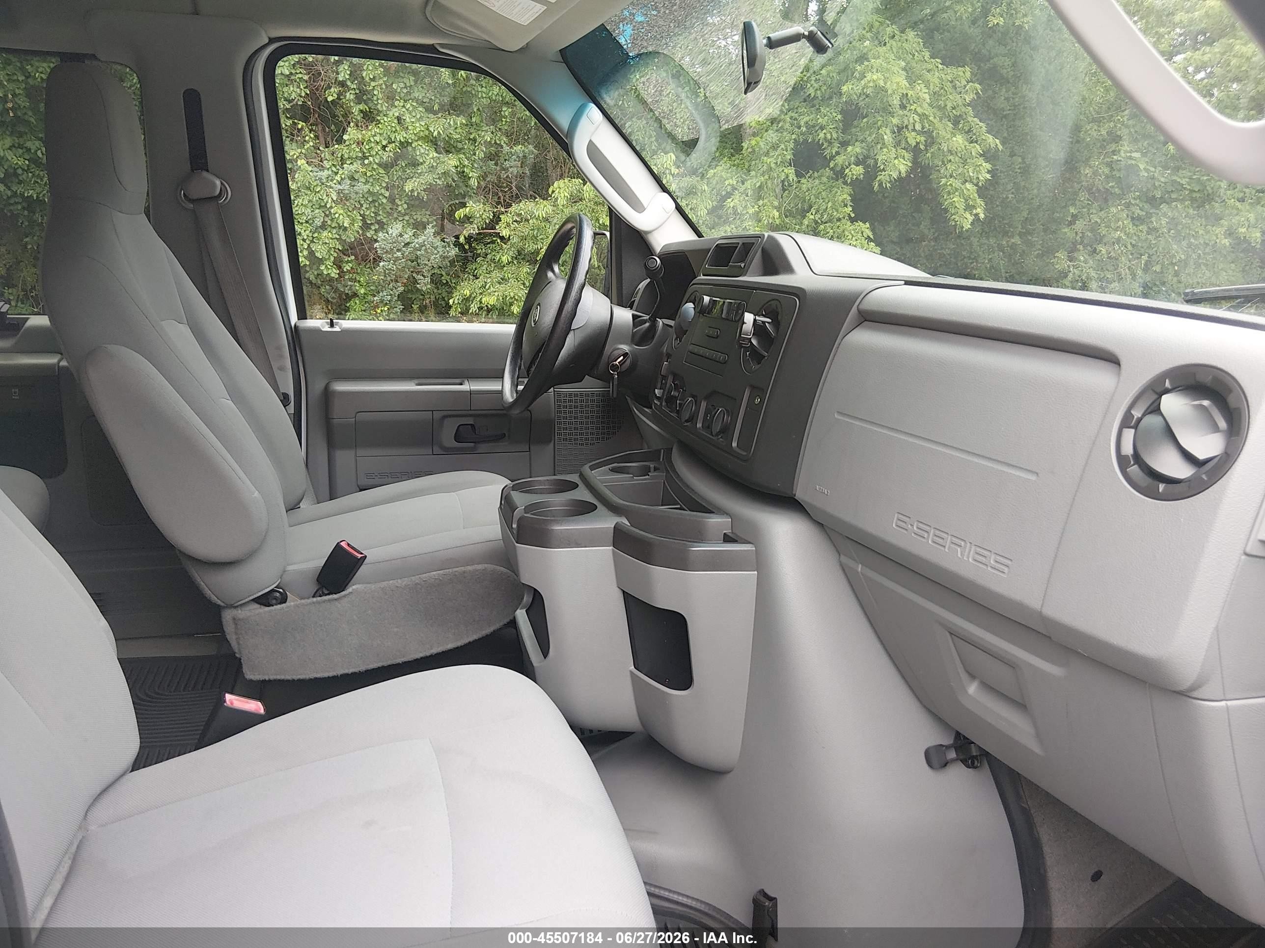 2013 Ford E-350 Super Duty Xl White vin: 1FBNE3BL3DDB08664