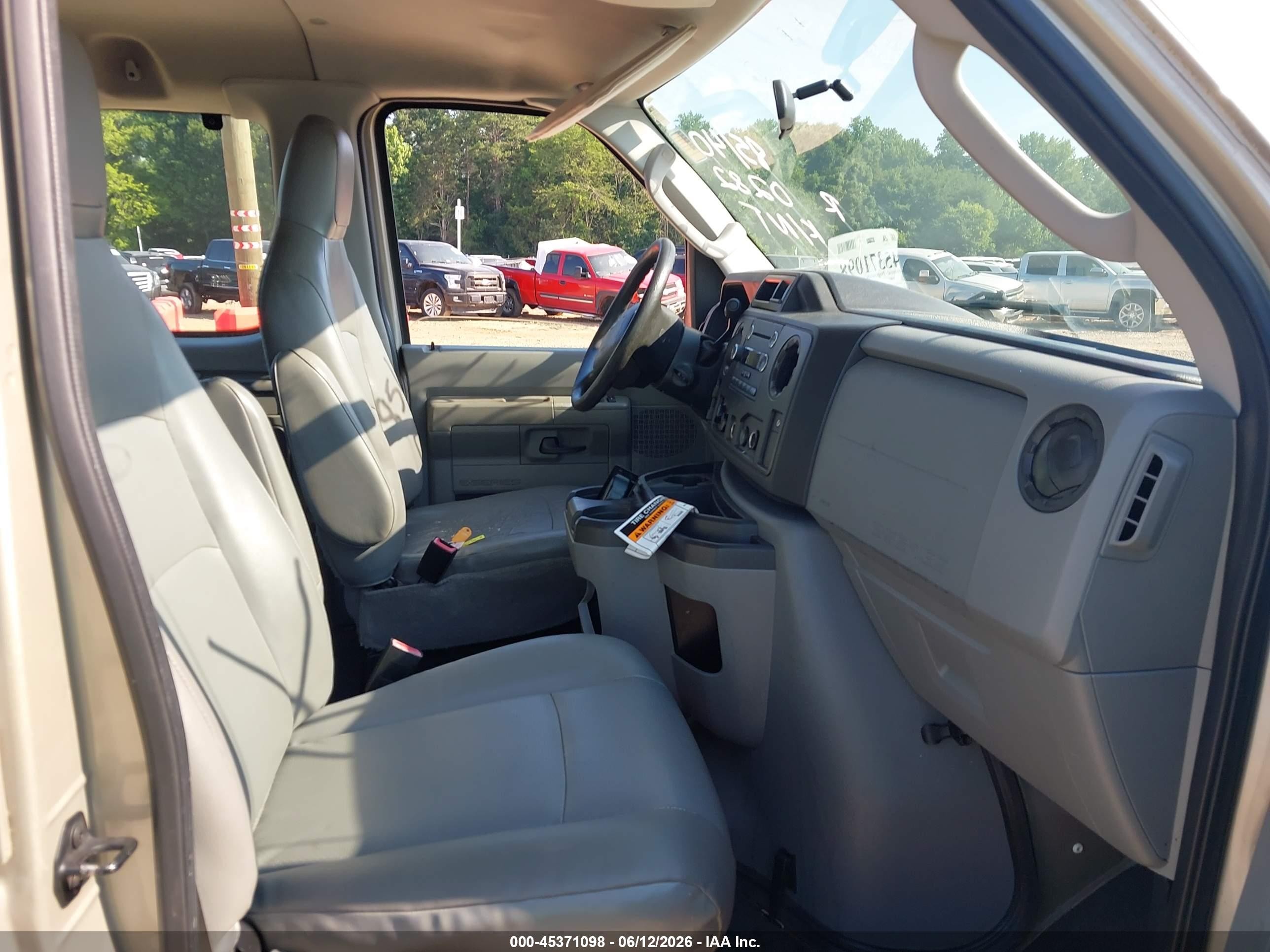 2011 Ford E-350 Super Duty Xl Beige vin: 1FBNE3BL4BDA60282