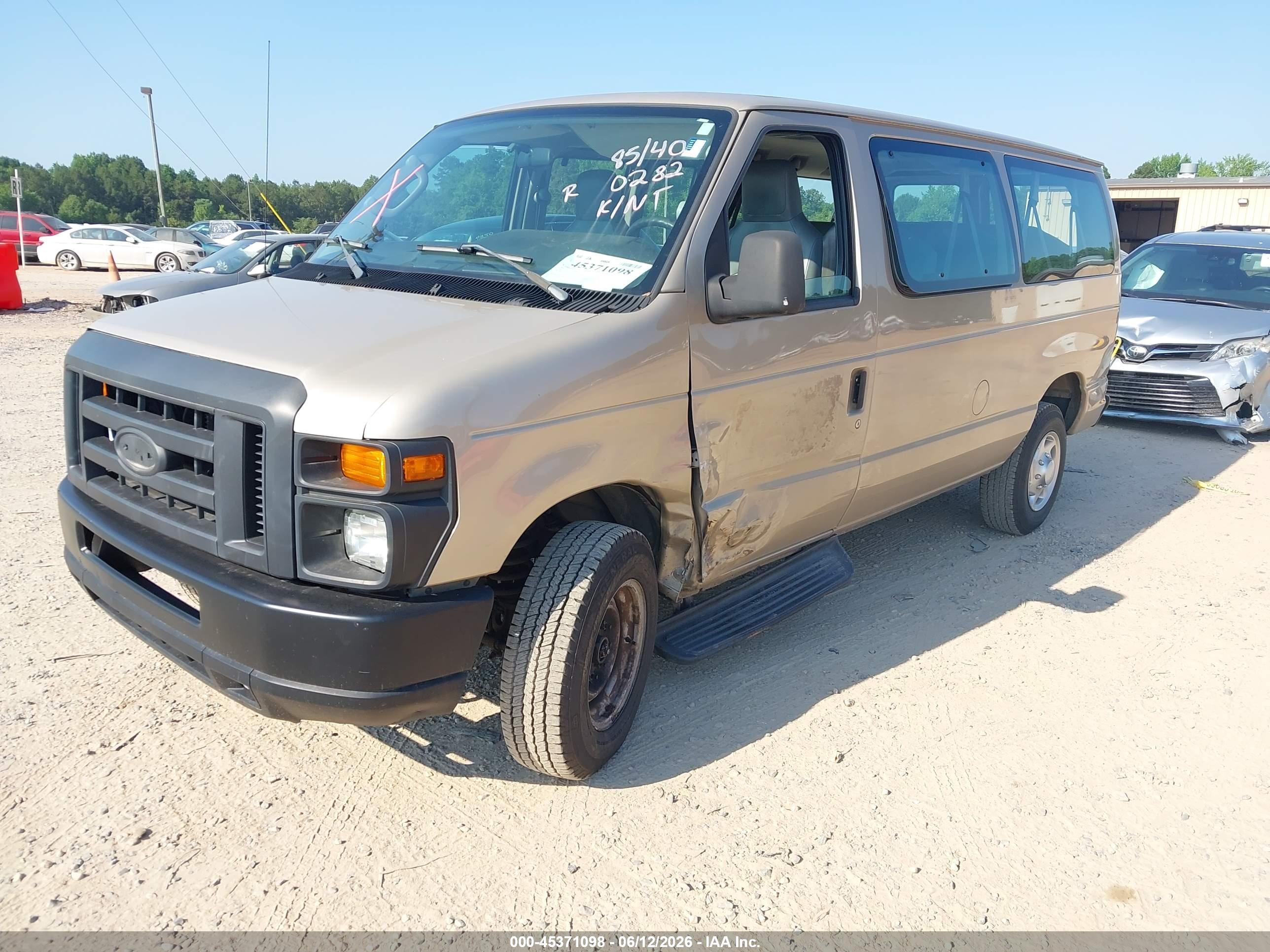 2011 Ford E-350 Super Duty Xl Beige vin: 1FBNE3BL4BDA60282