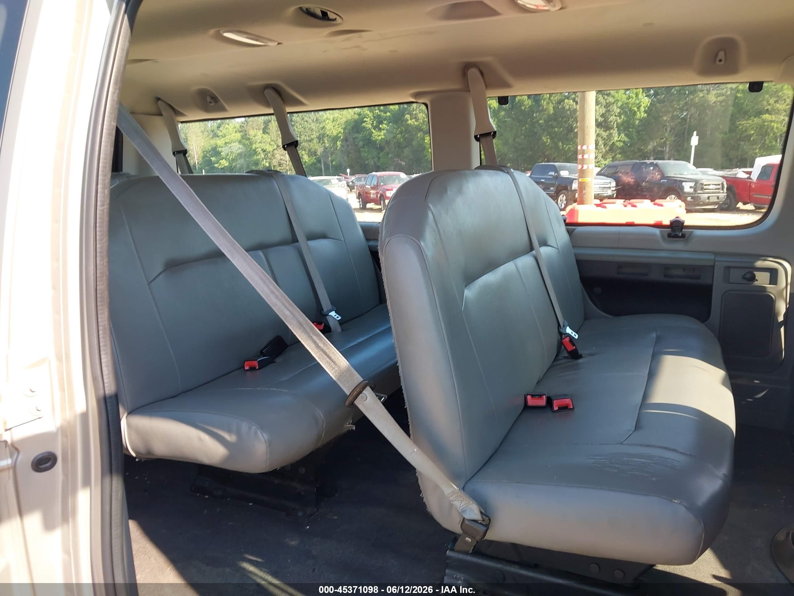 2011 Ford E-350 Super Duty Xl Beige vin: 1FBNE3BL4BDA60282