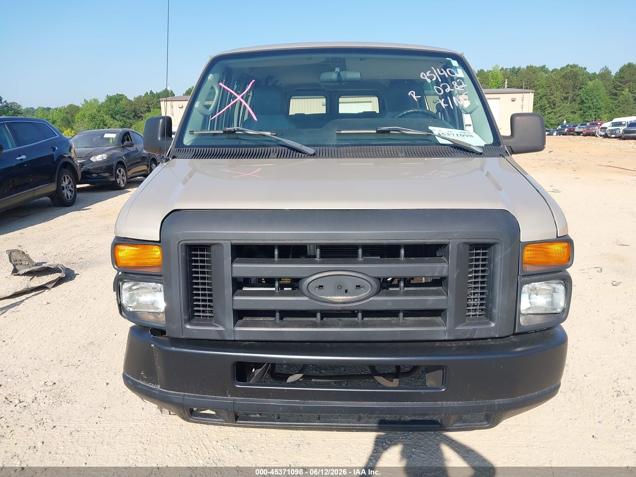 2011 Ford E-350 Super Duty Xl Beige vin: 1FBNE3BL4BDA60282