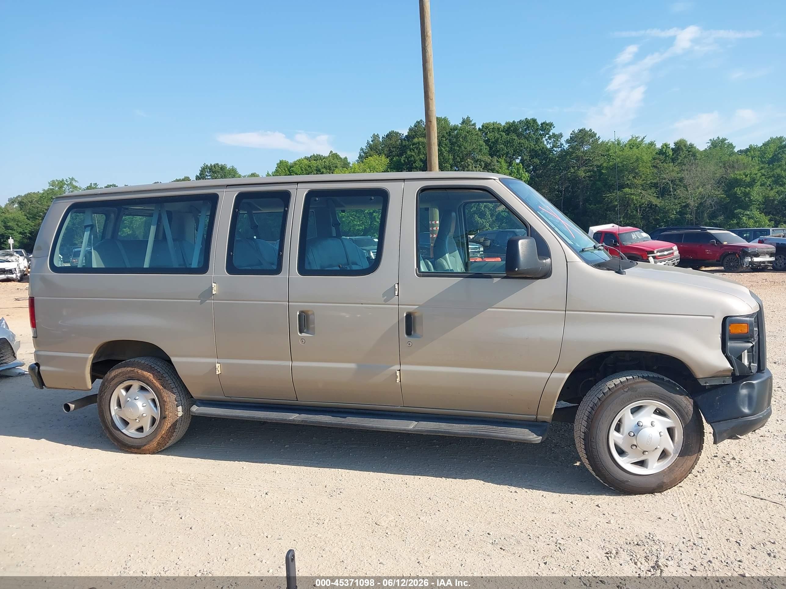 2011 Ford E-350 Super Duty Xl Beige vin: 1FBNE3BL4BDA60282