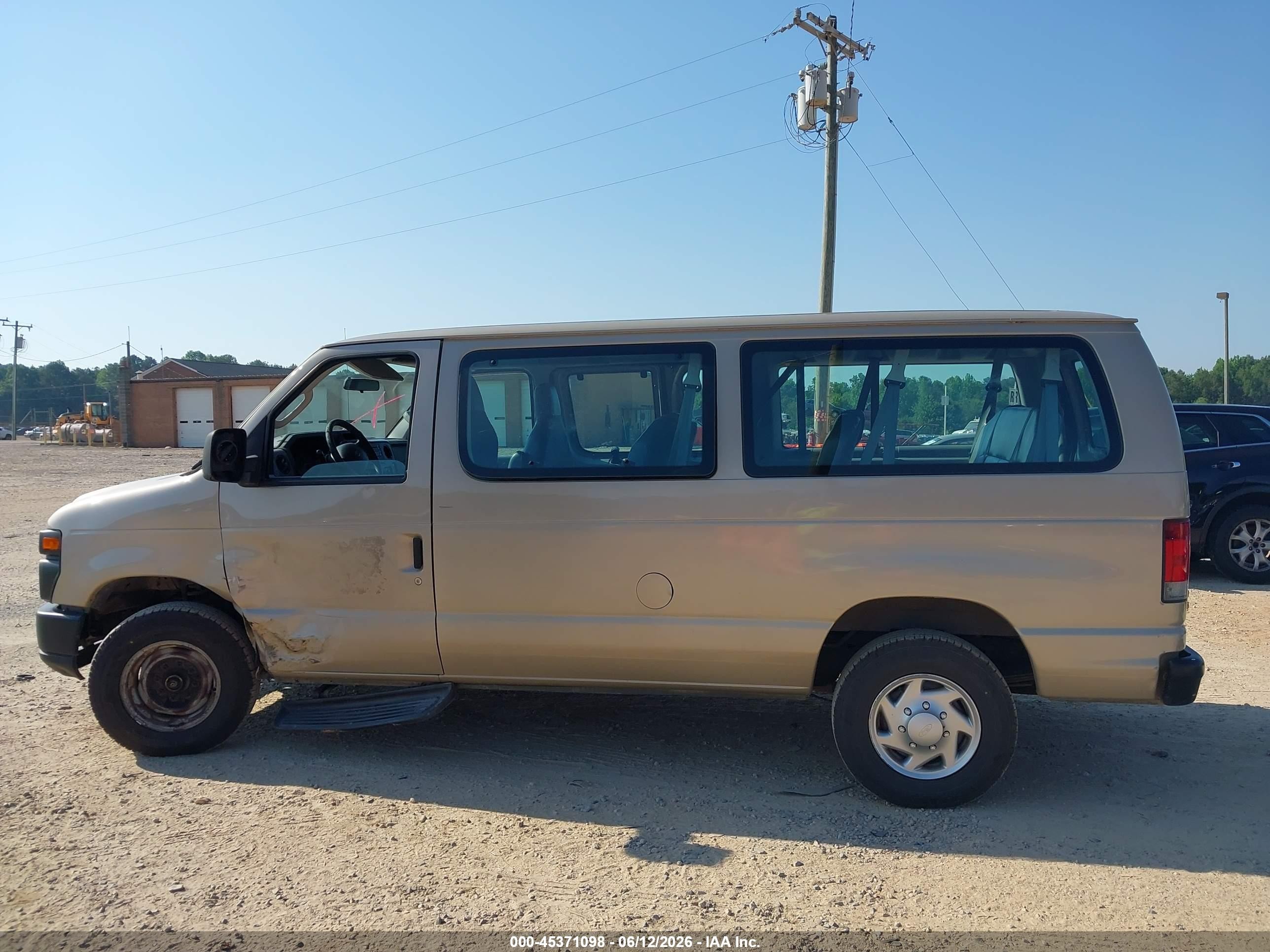 2011 Ford E-350 Super Duty Xl Beige vin: 1FBNE3BL4BDA60282