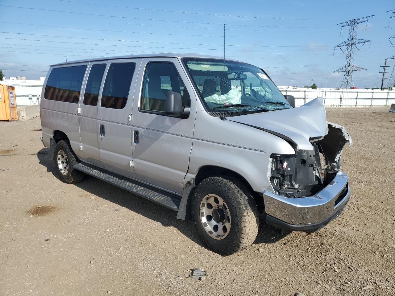 2013 Ford Econoline E350 Super Duty Wagon Серебряный vin: 1FBNE3BL4DDA18973