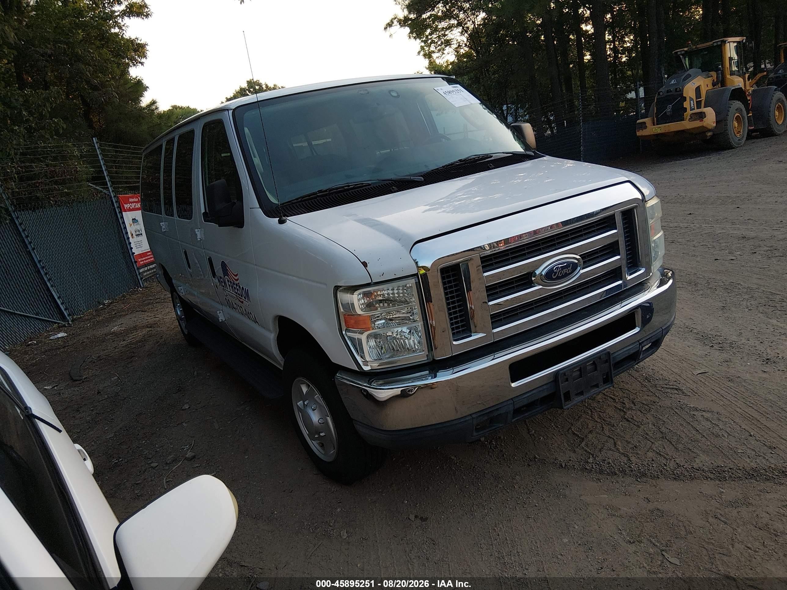 2013 Ford E-350 Super Duty Xlt Белый vin: 1FBNE3BL4DDB06356