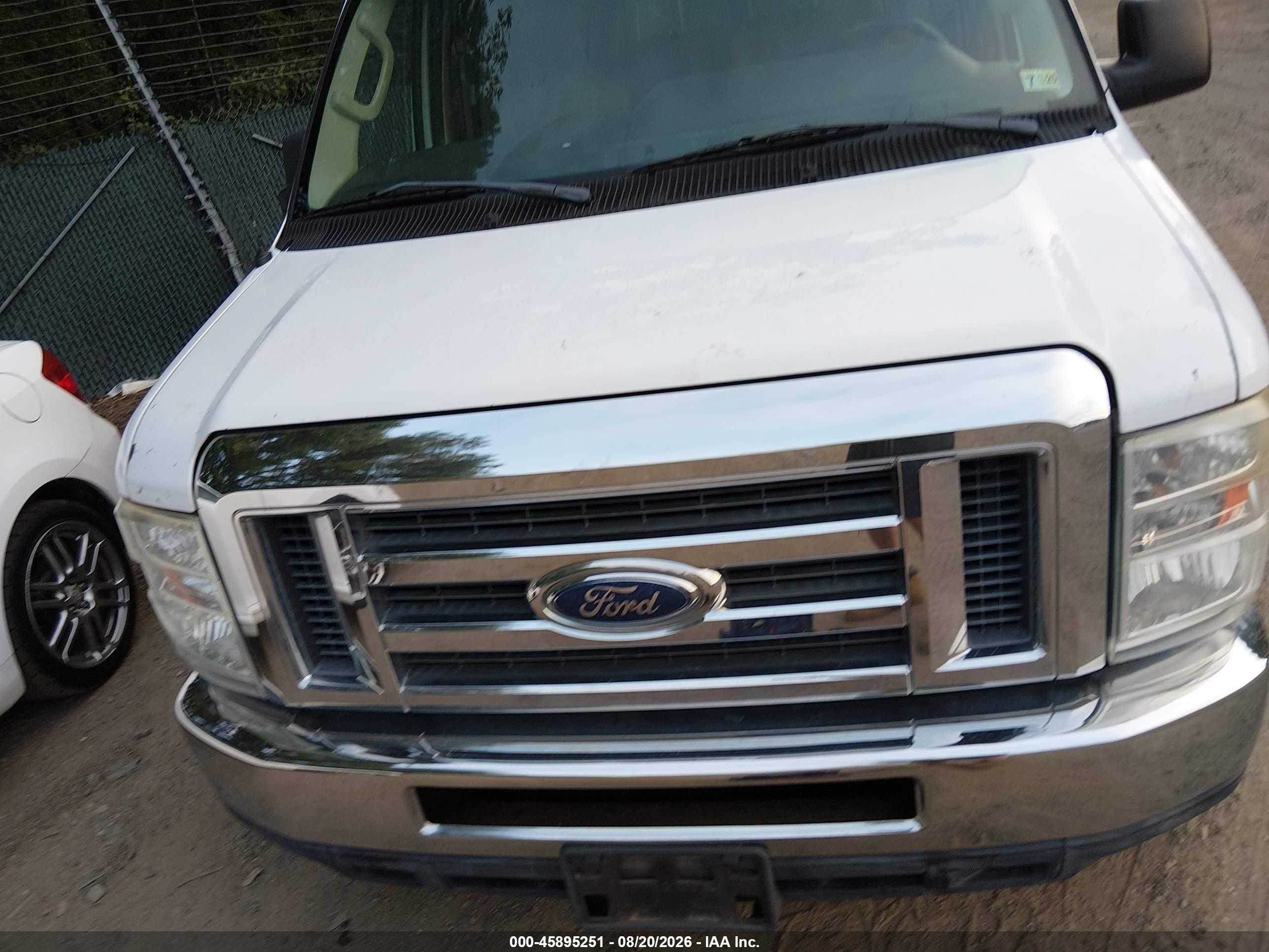 2013 Ford E-350 Super Duty Xlt Белый vin: 1FBNE3BL4DDB06356
