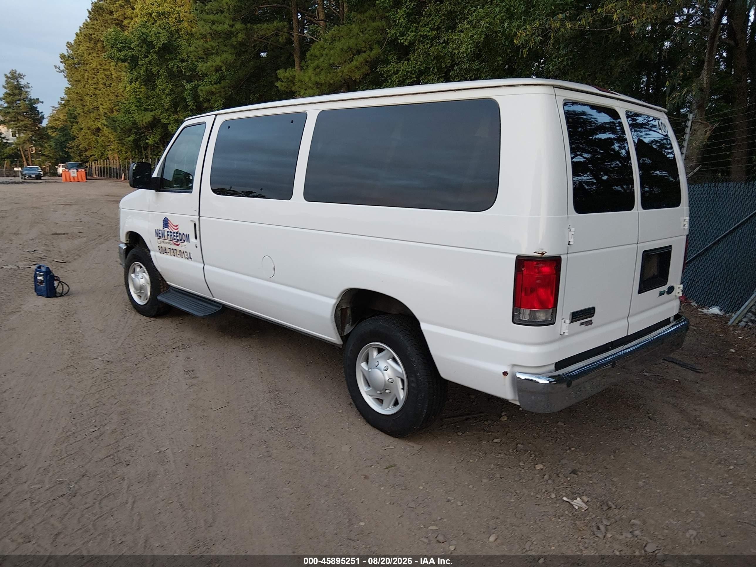 2013 Ford E-350 Super Duty Xlt Белый vin: 1FBNE3BL4DDB06356