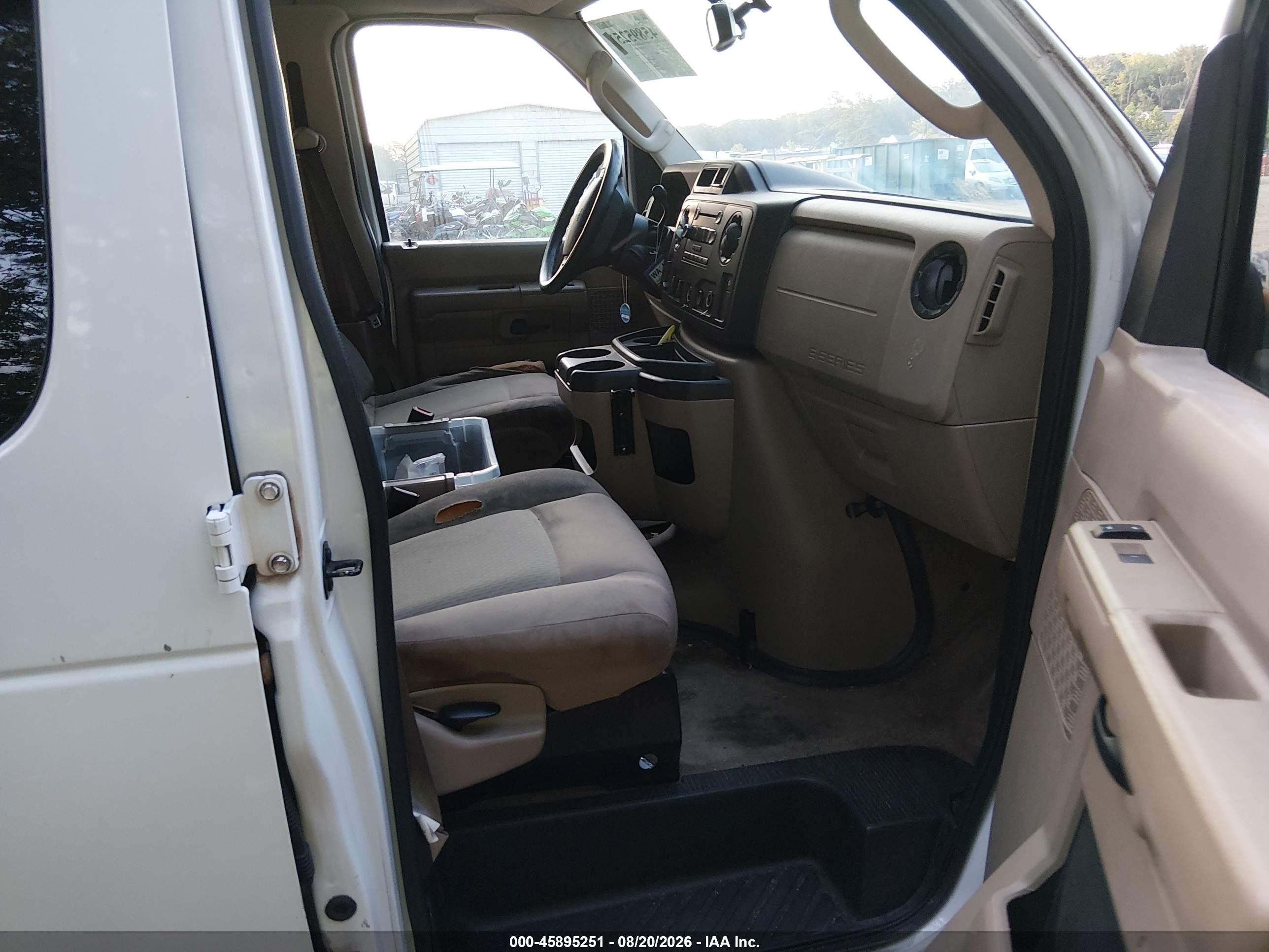2013 Ford E-350 Super Duty Xlt Белый vin: 1FBNE3BL4DDB06356