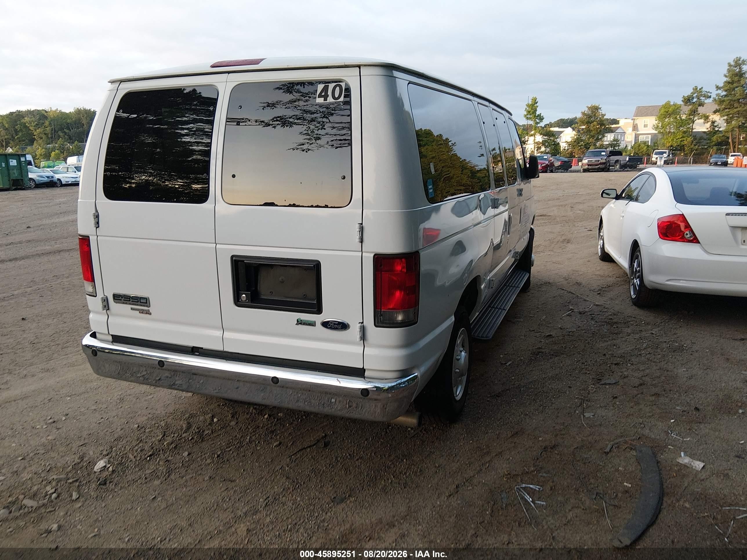 2013 Ford E-350 Super Duty Xlt Белый vin: 1FBNE3BL4DDB06356