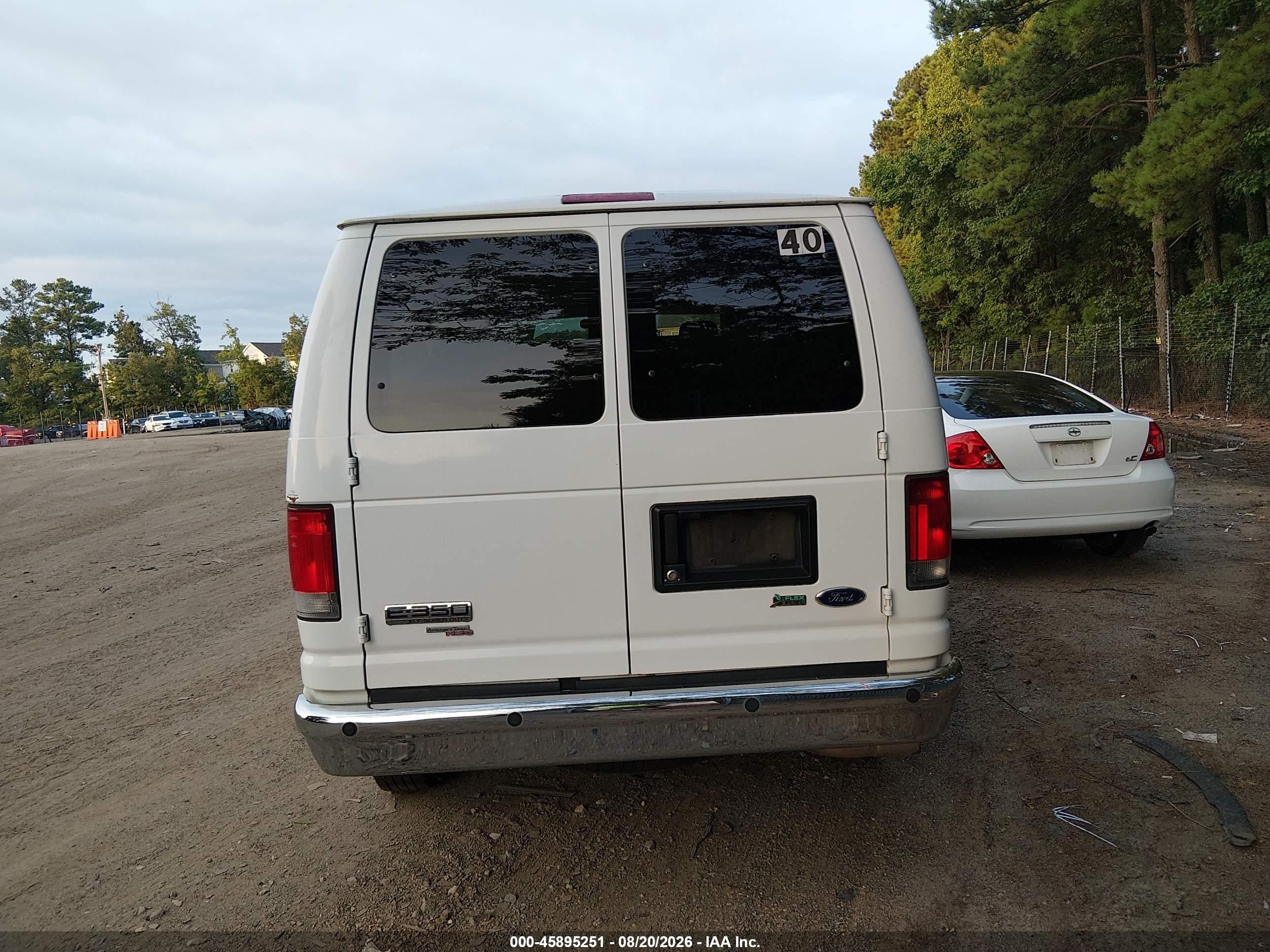 2013 Ford E-350 Super Duty Xlt Белый vin: 1FBNE3BL4DDB06356