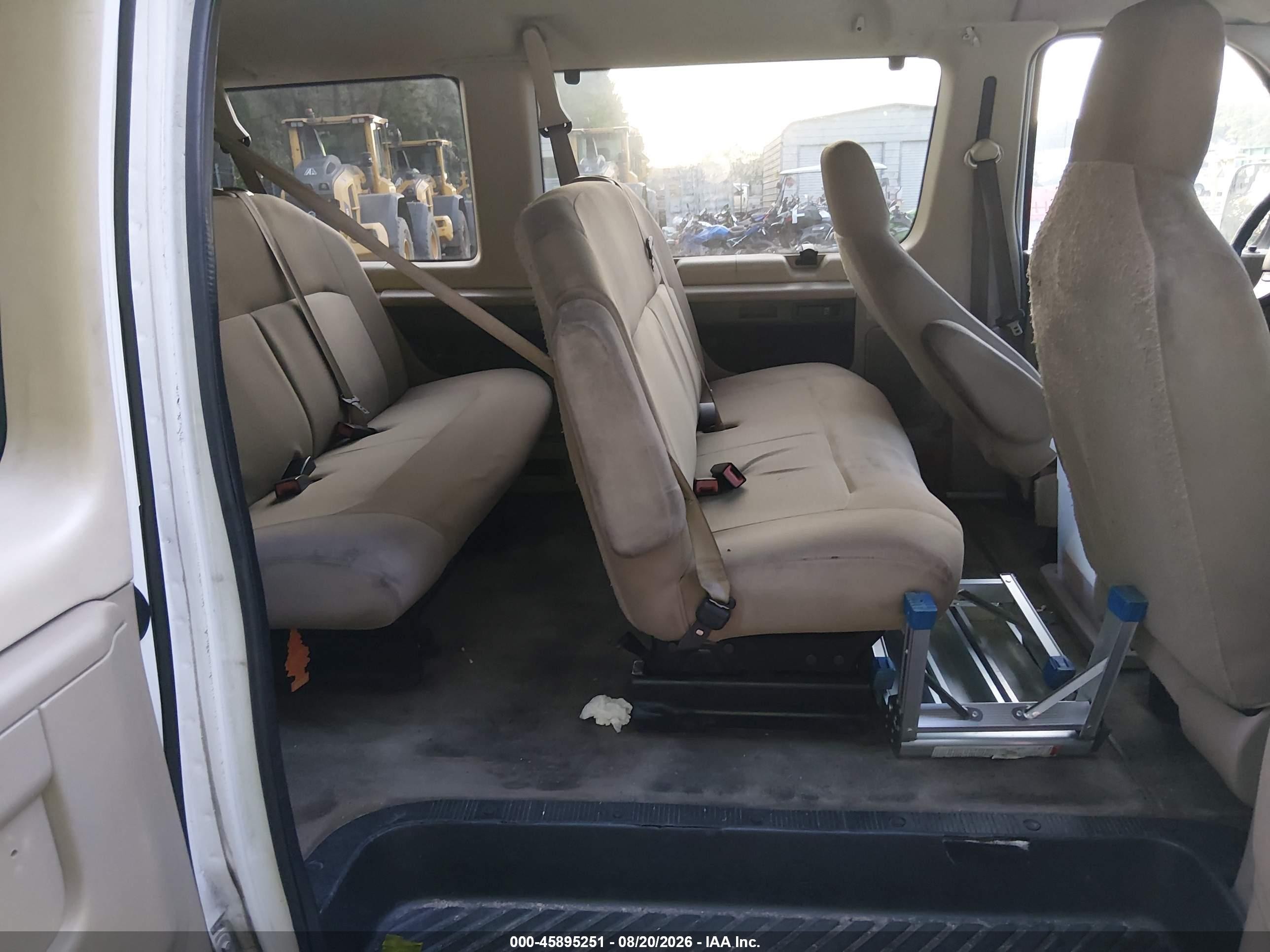 2013 Ford E-350 Super Duty Xlt Белый vin: 1FBNE3BL4DDB06356