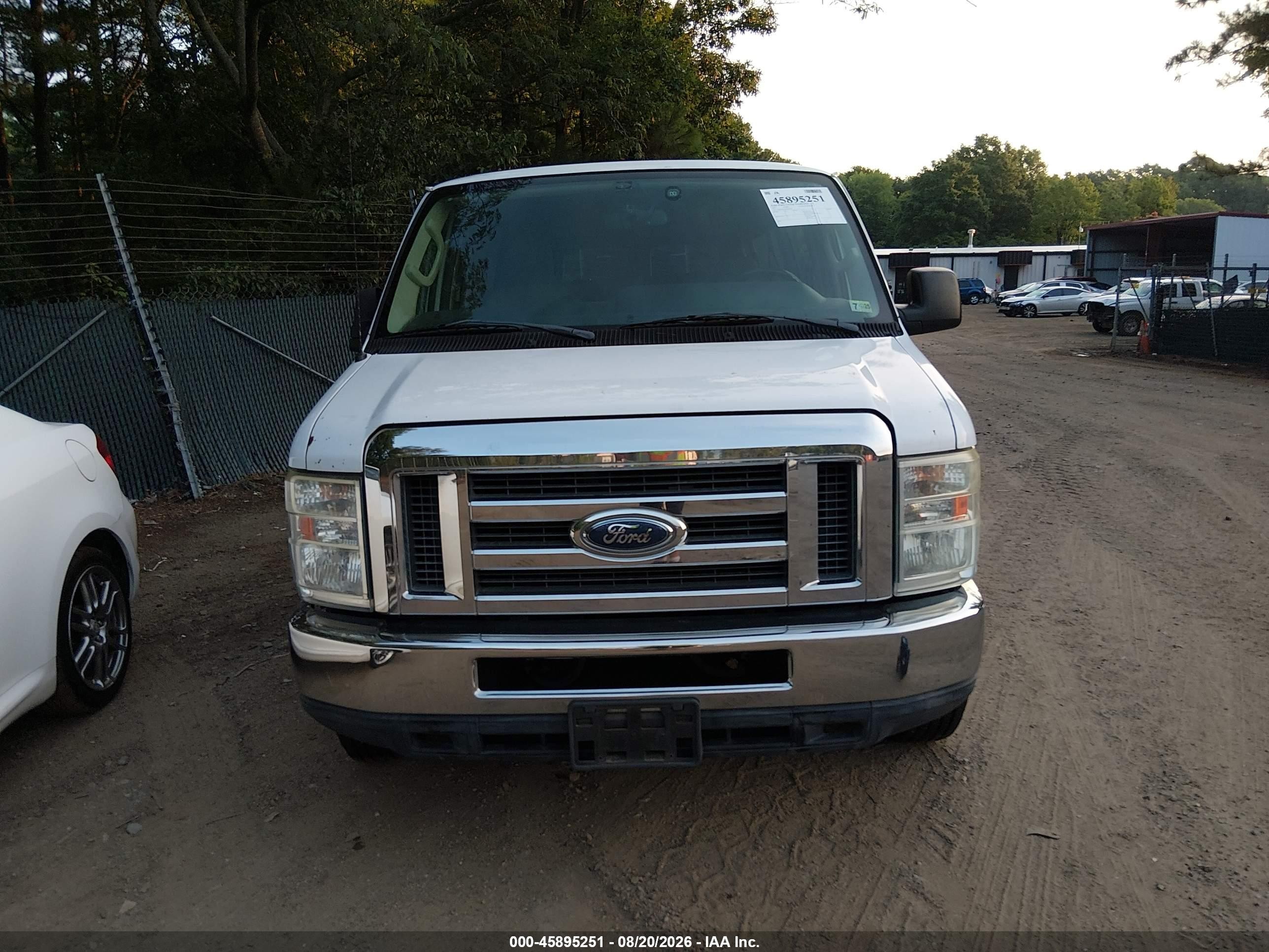 2013 Ford E-350 Super Duty Xlt Белый vin: 1FBNE3BL4DDB06356