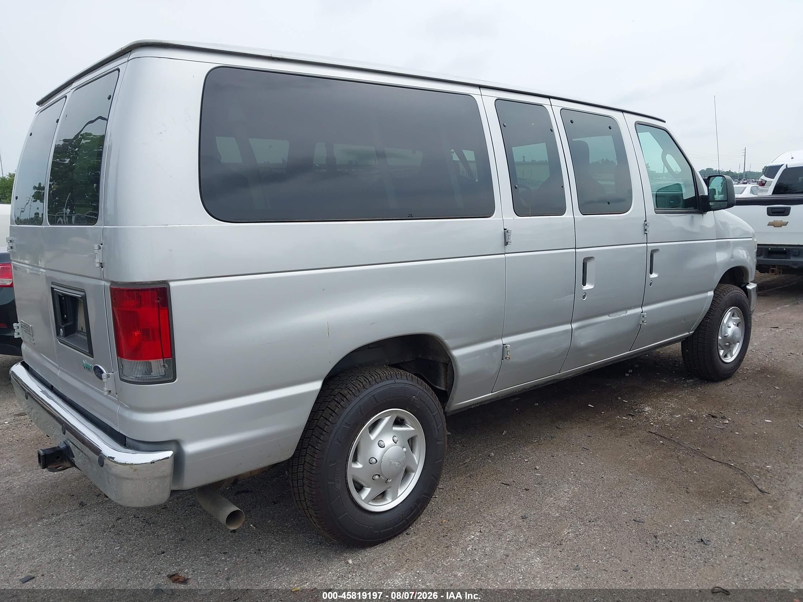 2011 Ford E-350 Super Duty Xlt Silver vin: 1FBNE3BL5BDA71176