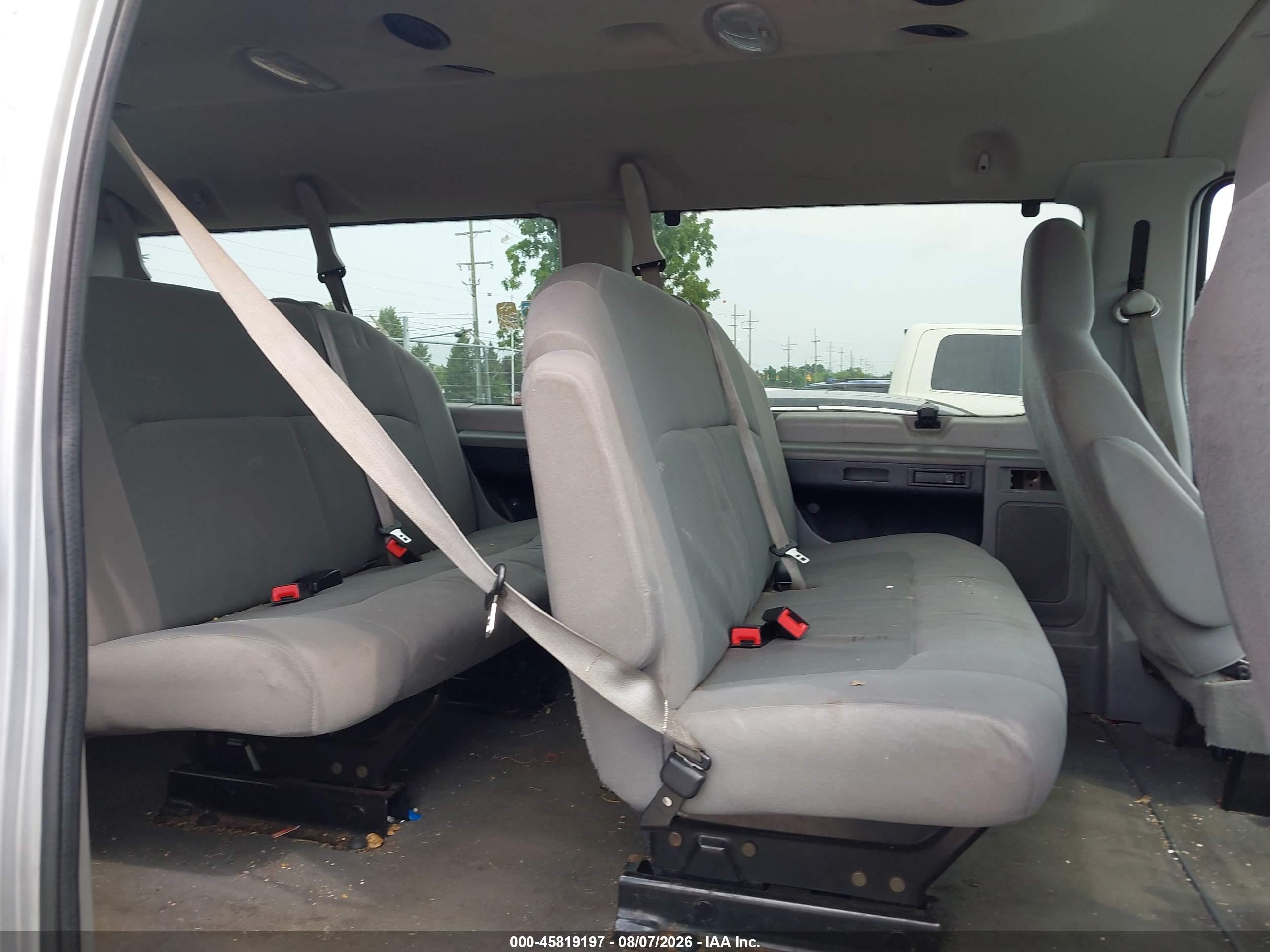 2011 Ford E-350 Super Duty Xlt Silver vin: 1FBNE3BL5BDA71176