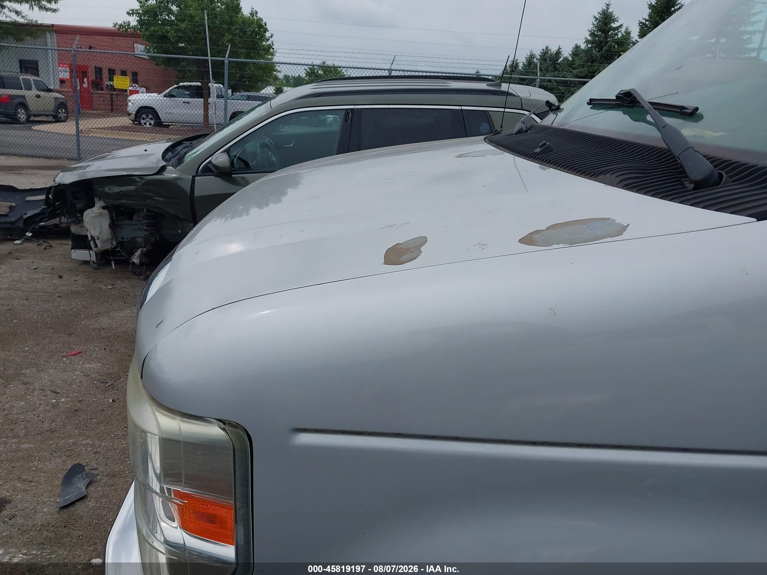 2011 Ford E-350 Super Duty Xlt Silver vin: 1FBNE3BL5BDA71176
