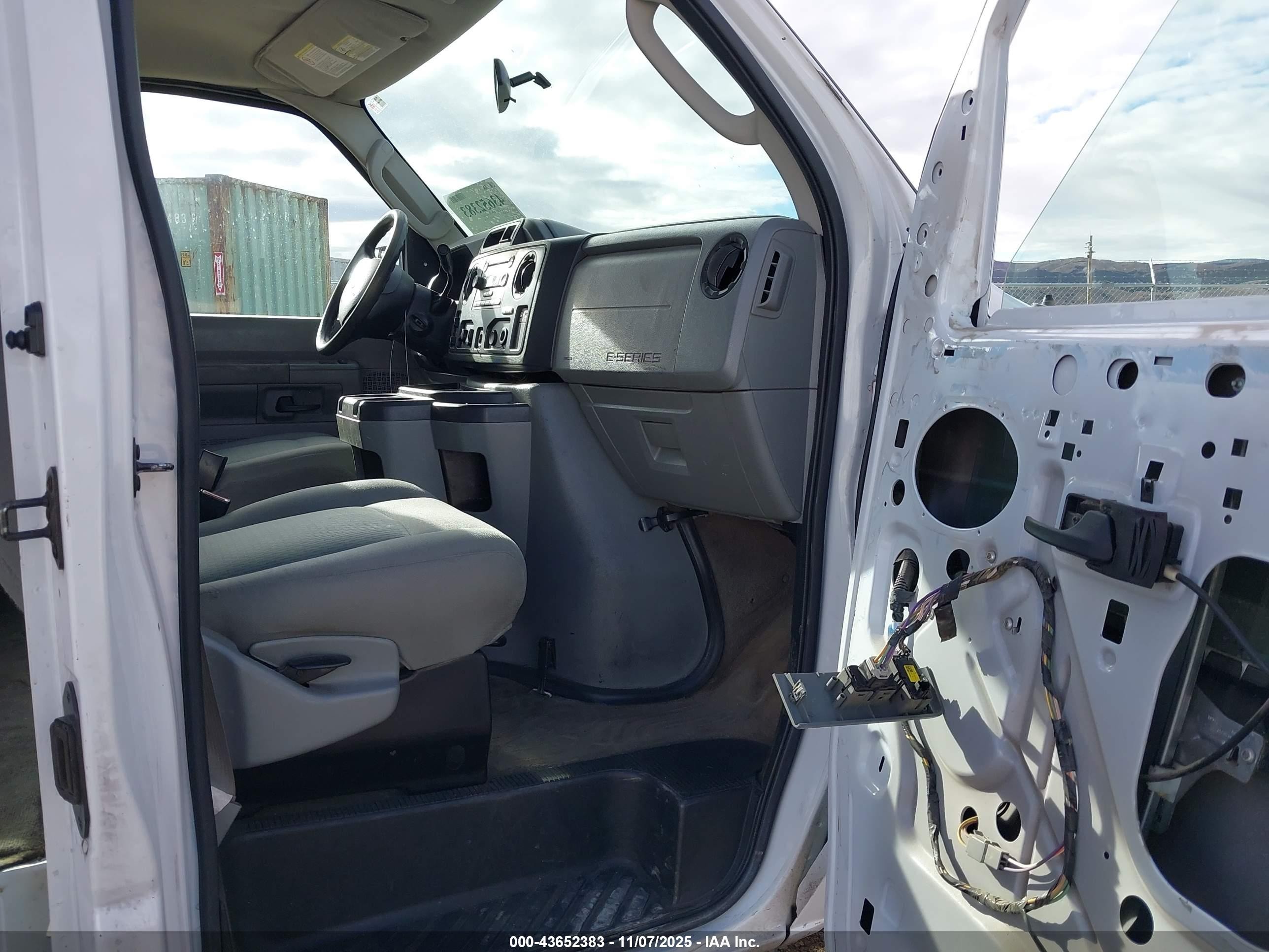 2014 Ford E-350 Super Duty Xlt White vin: 1FBNE3BL5EDA15453