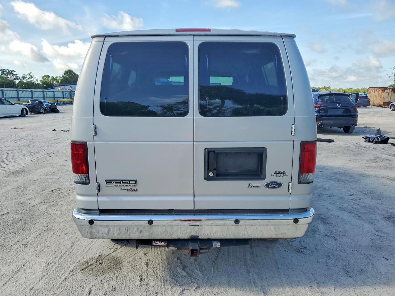2010 Ford Econoline E350 Super Duty Wagon Silver vin: 1FBNE3BL6ADA45667