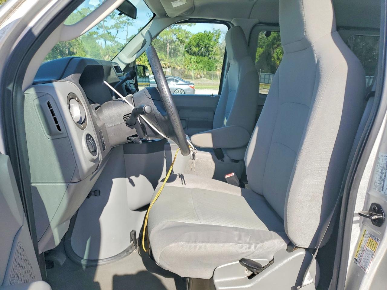 2010 Ford Econoline E350 Super Duty Wagon Silver vin: 1FBNE3BL6ADA45667