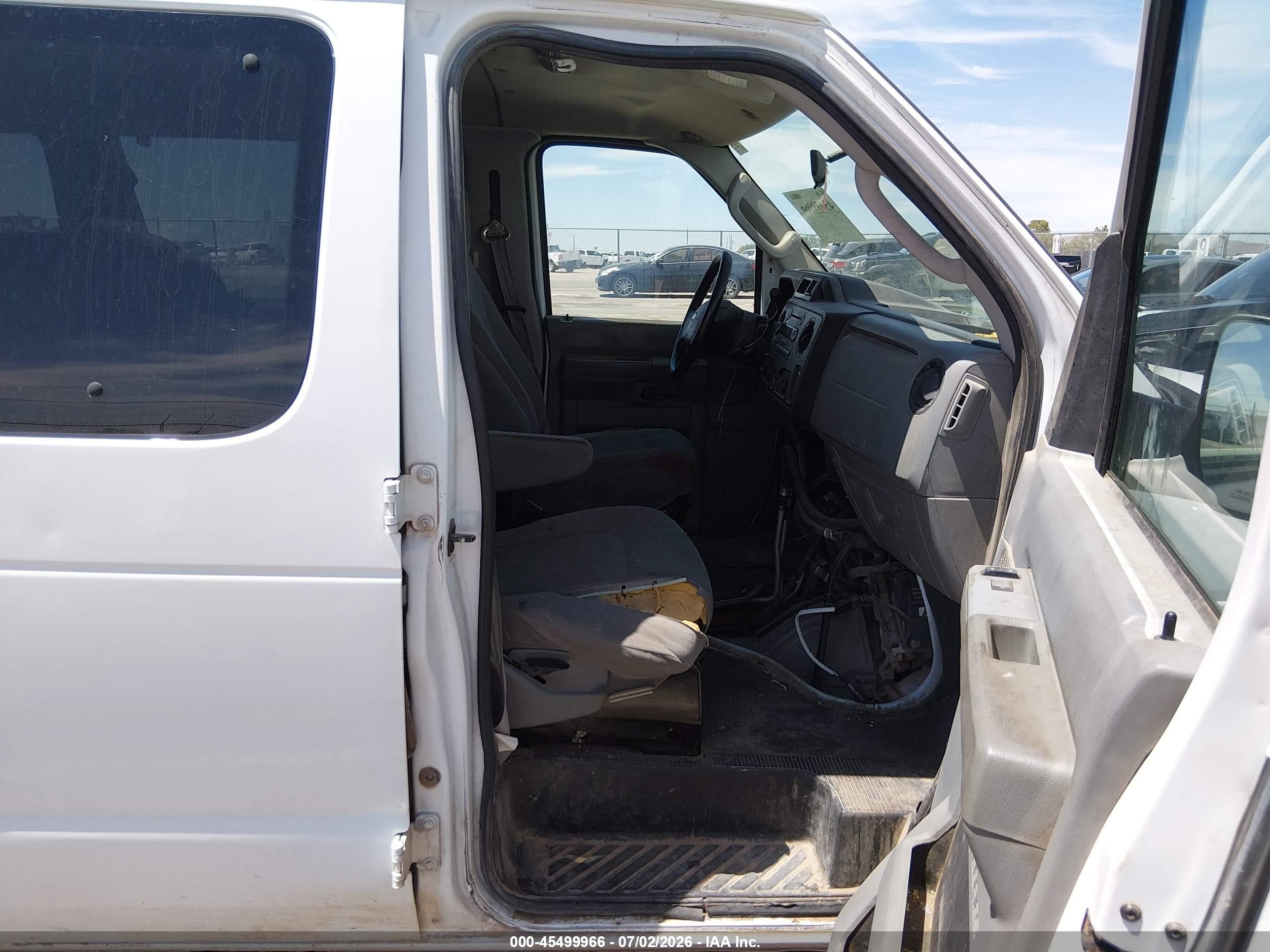 2010 Ford E-350 Super Duty Xl/xlt White vin: 1FBNE3BL6ADA50013
