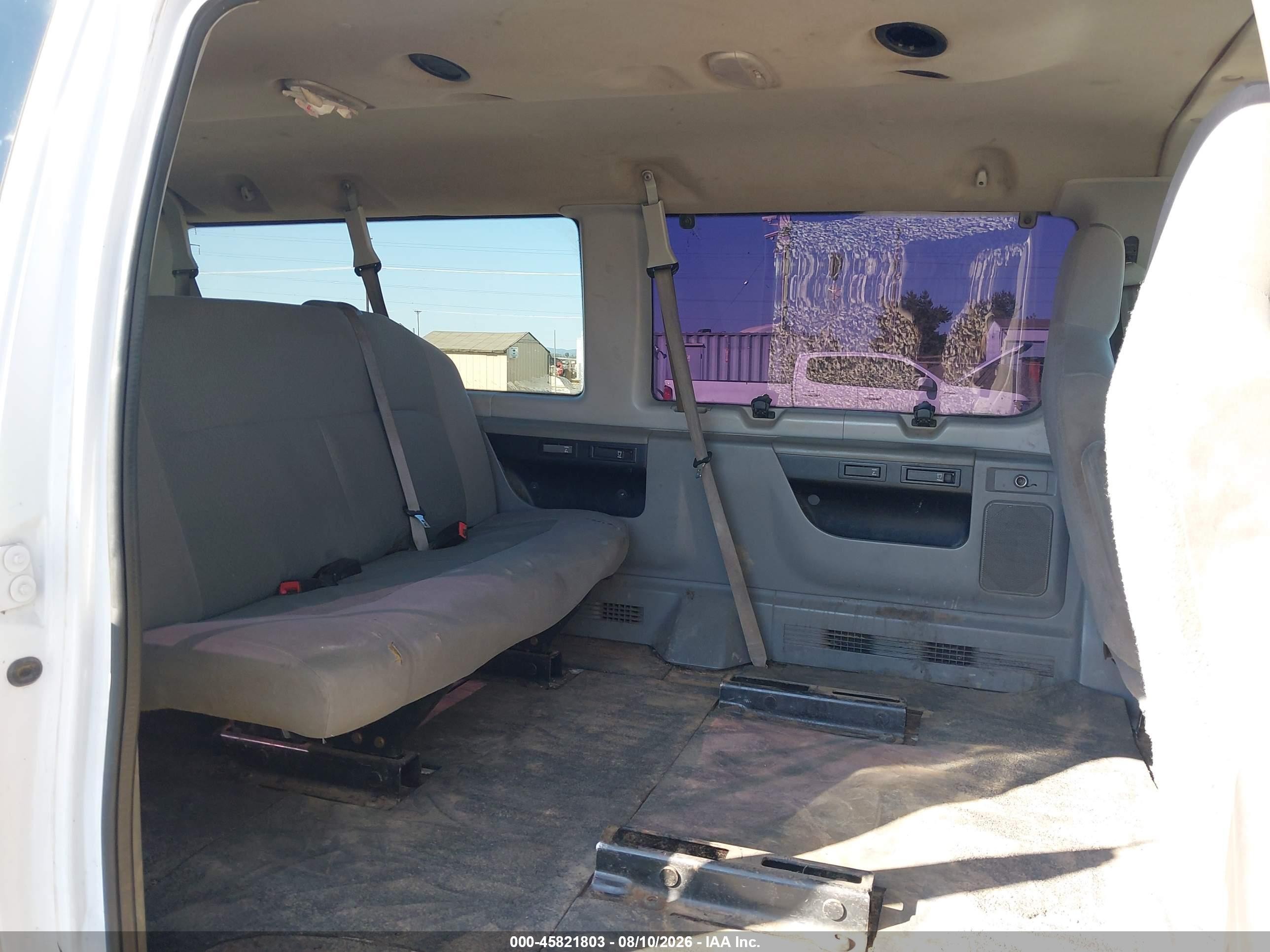 2010 Ford E-350 Super Duty Xlt White vin: 1FBNE3BL6ADA65420